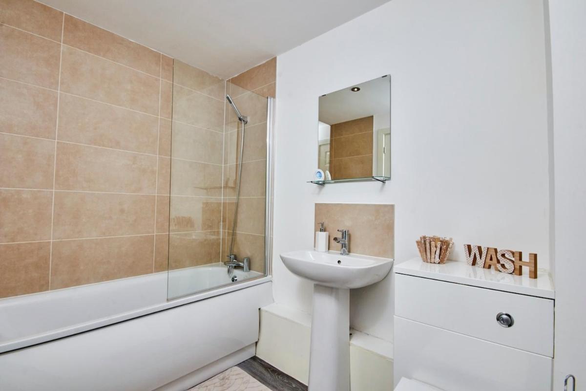 Spacious Apartment, Free Parking, Near Centre By Hass Haus *
