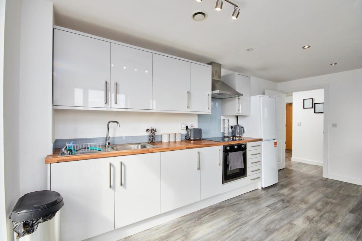 Spacious Apartment, Free Parking, Near Centre By Hass Haus