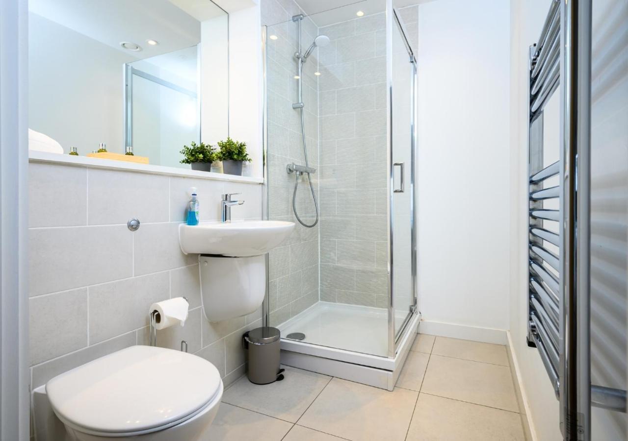 2-bedroom At Vibrant Salford Quays * Manchester