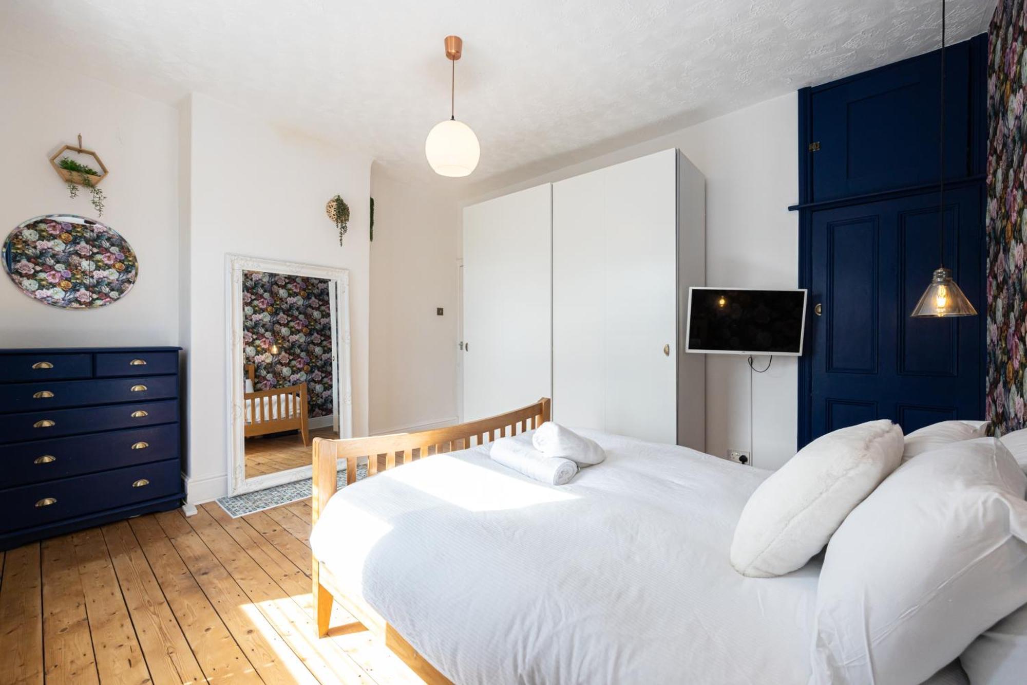 Winslow House- Close To Stadium & Free Parking Holiday home *