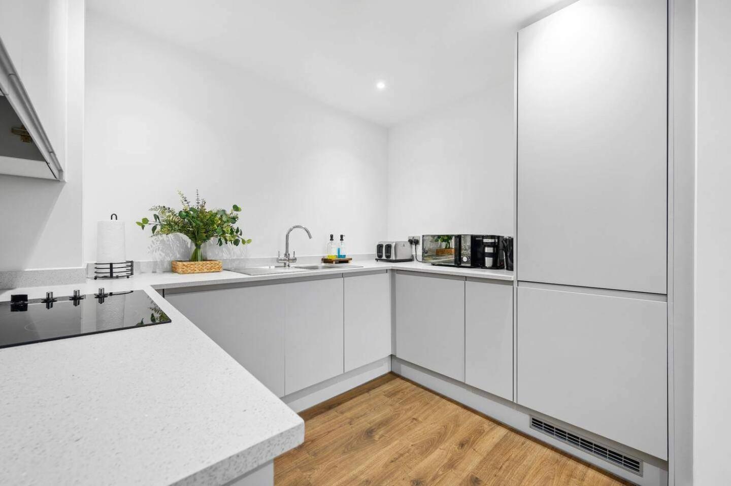 - - Sleeps 5 - Parking Apartment *
