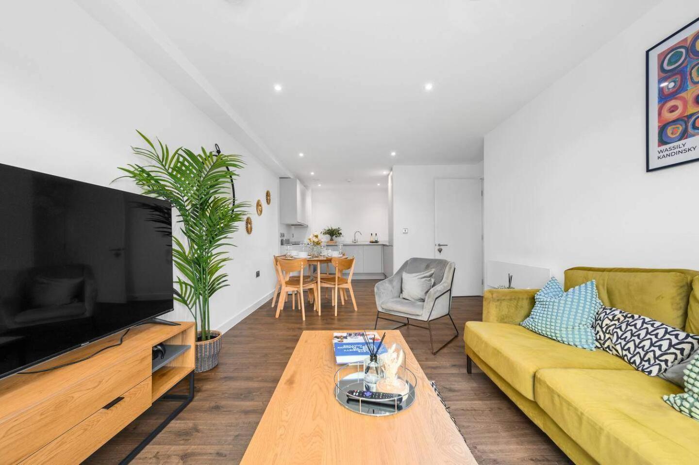 Apartment - - Sleeps 5 - Parking Manchester