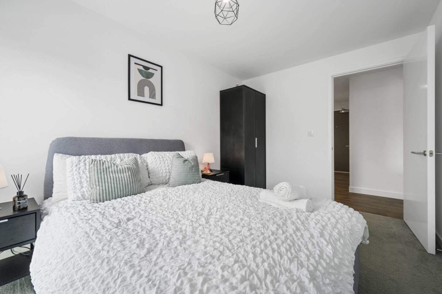 Apartment - - Sleeps 5 - Parking Manchester