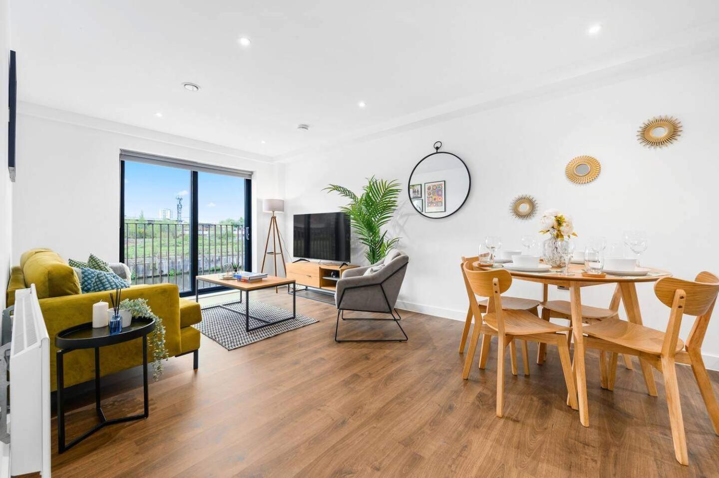 - - Sleeps 5 - Parking Apartment