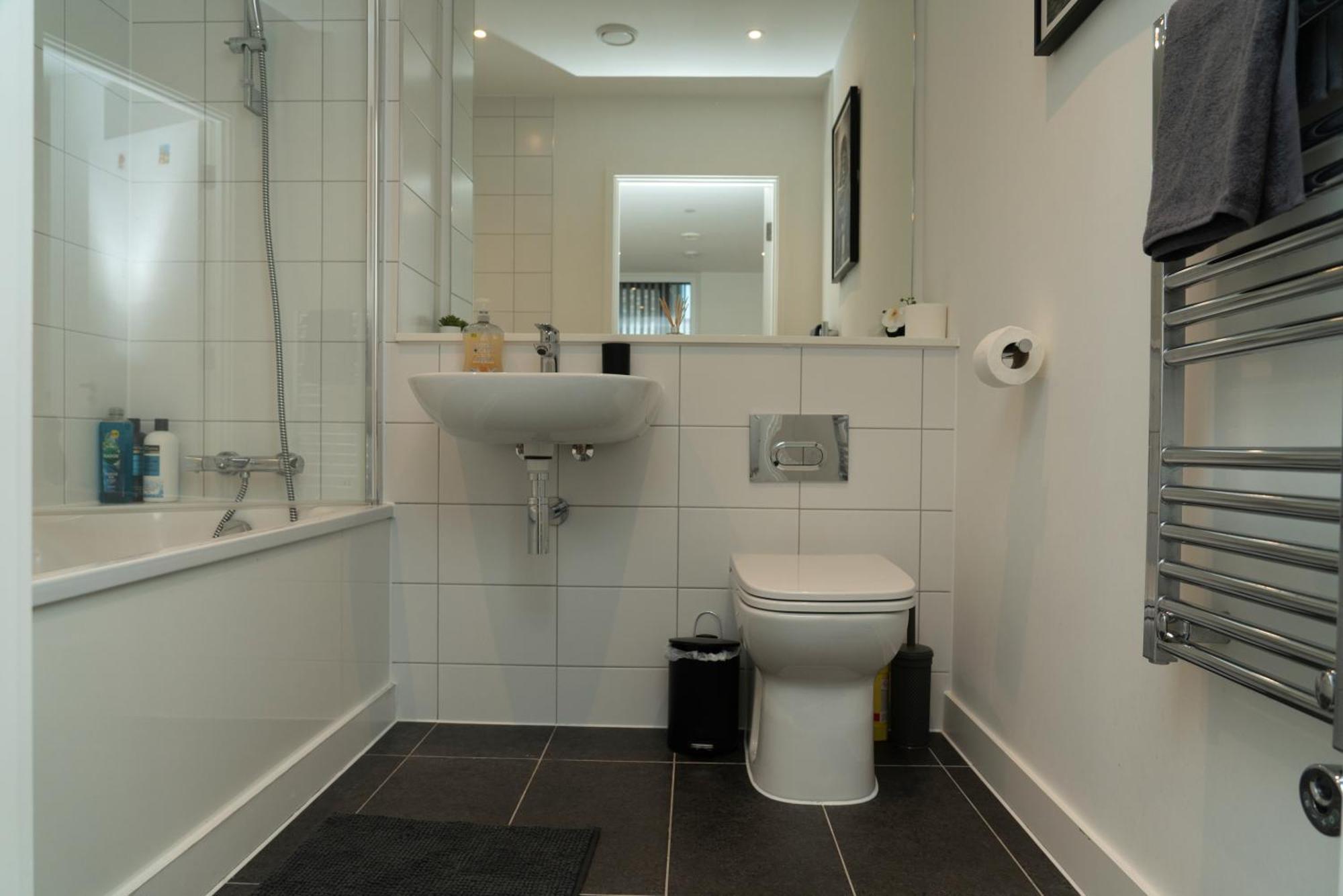 X2 Bed&bath Trafford Apt-mediacityuk -old Trafford