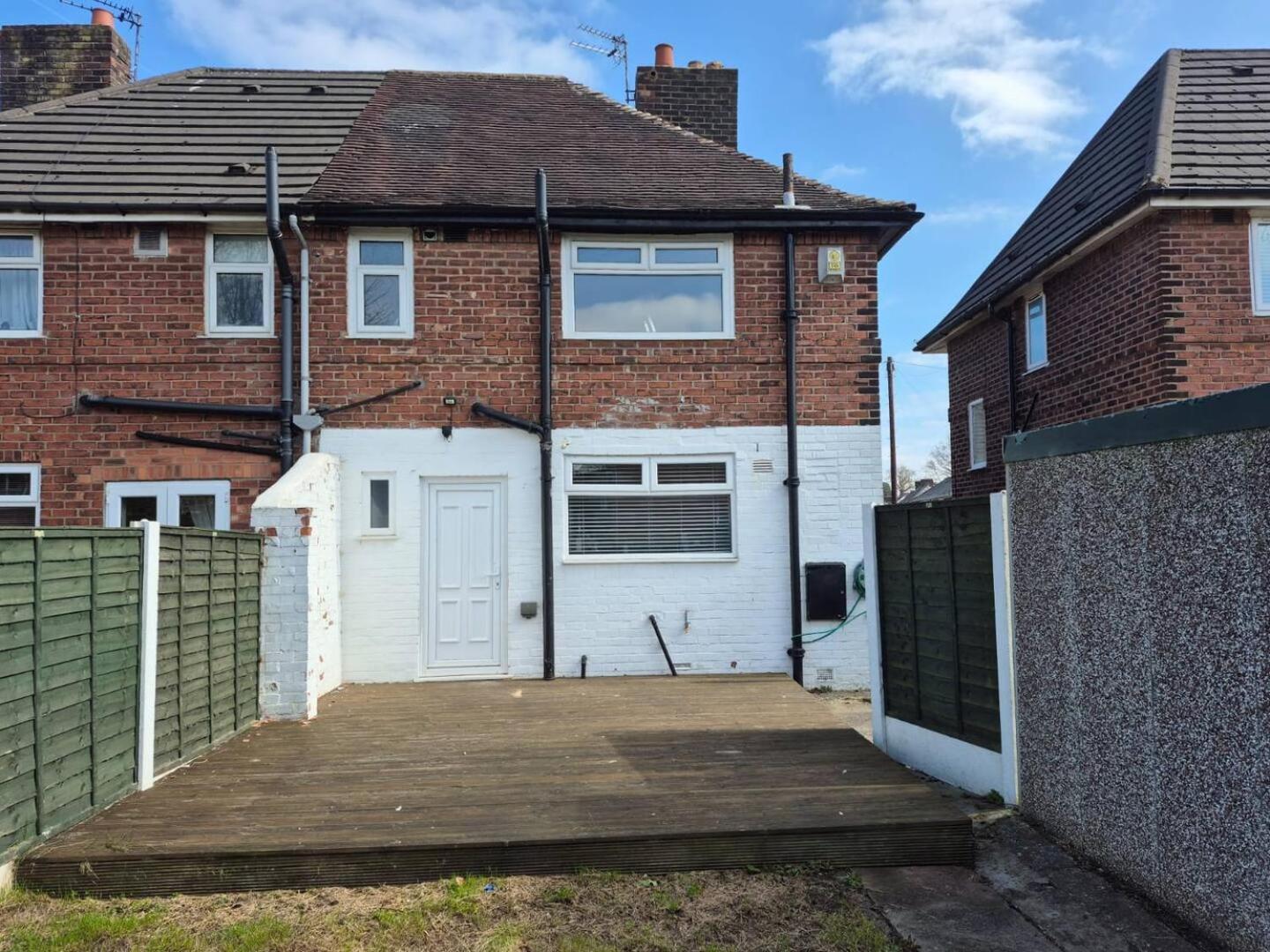 3-bedroom House W Free Parking, Near Man Airport! * Manchester