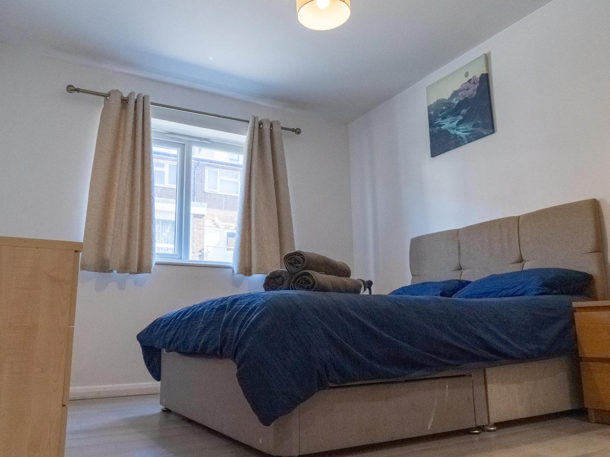Spacious 2 Bed Flat, Free Parking, Close To Town Manchester