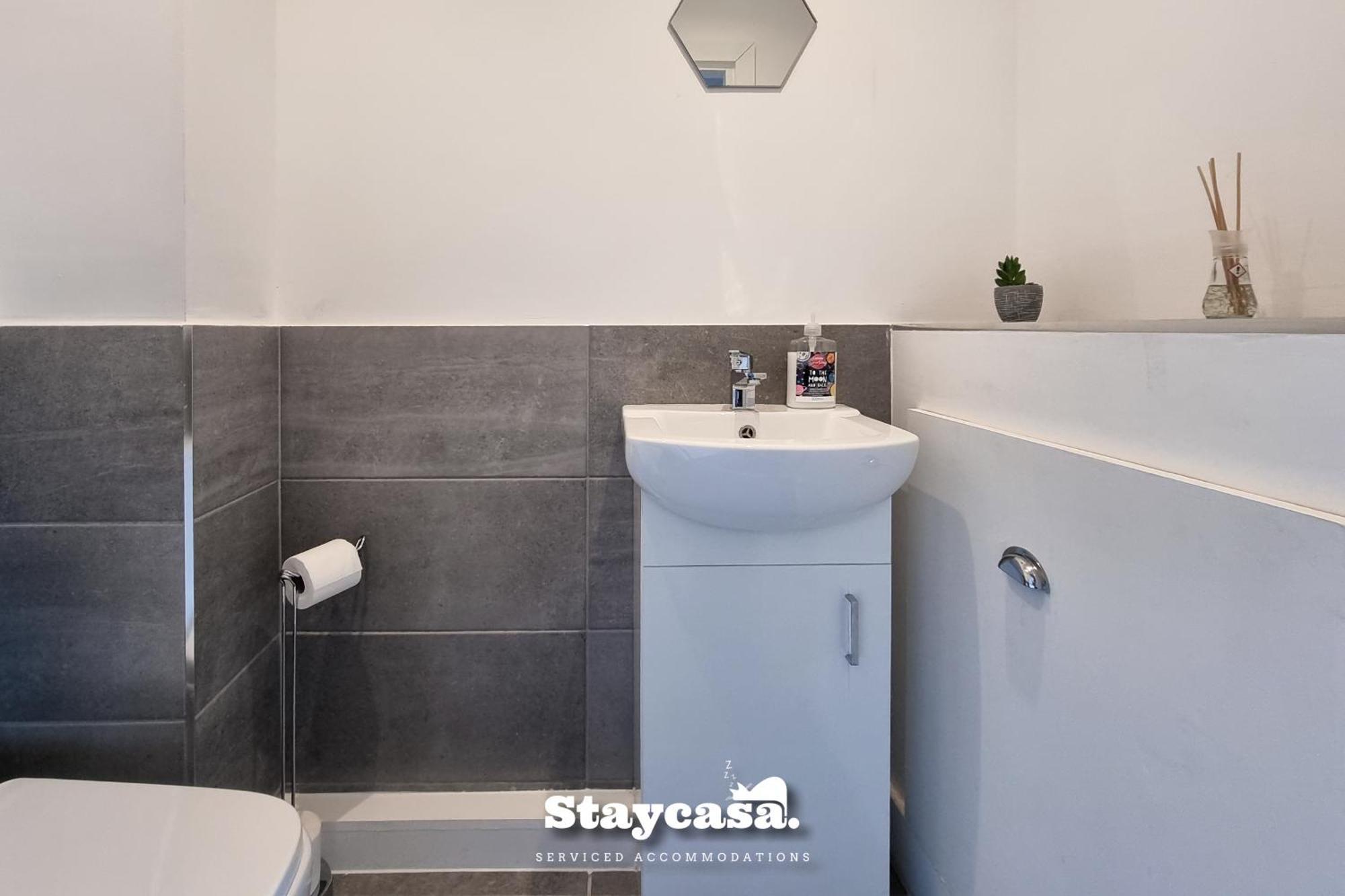 Noor Garden Co-living - Private Self-cater Holiday home Manchester