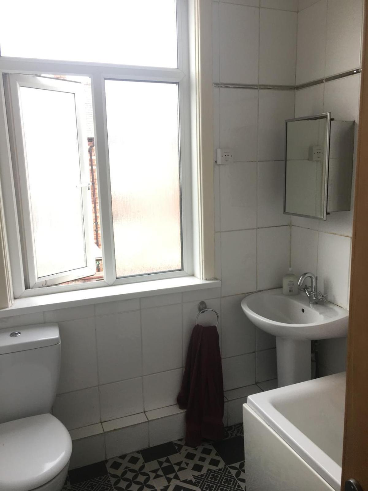 Homestay Double - Town & Nearby, 24h Bus, Airport-linked *