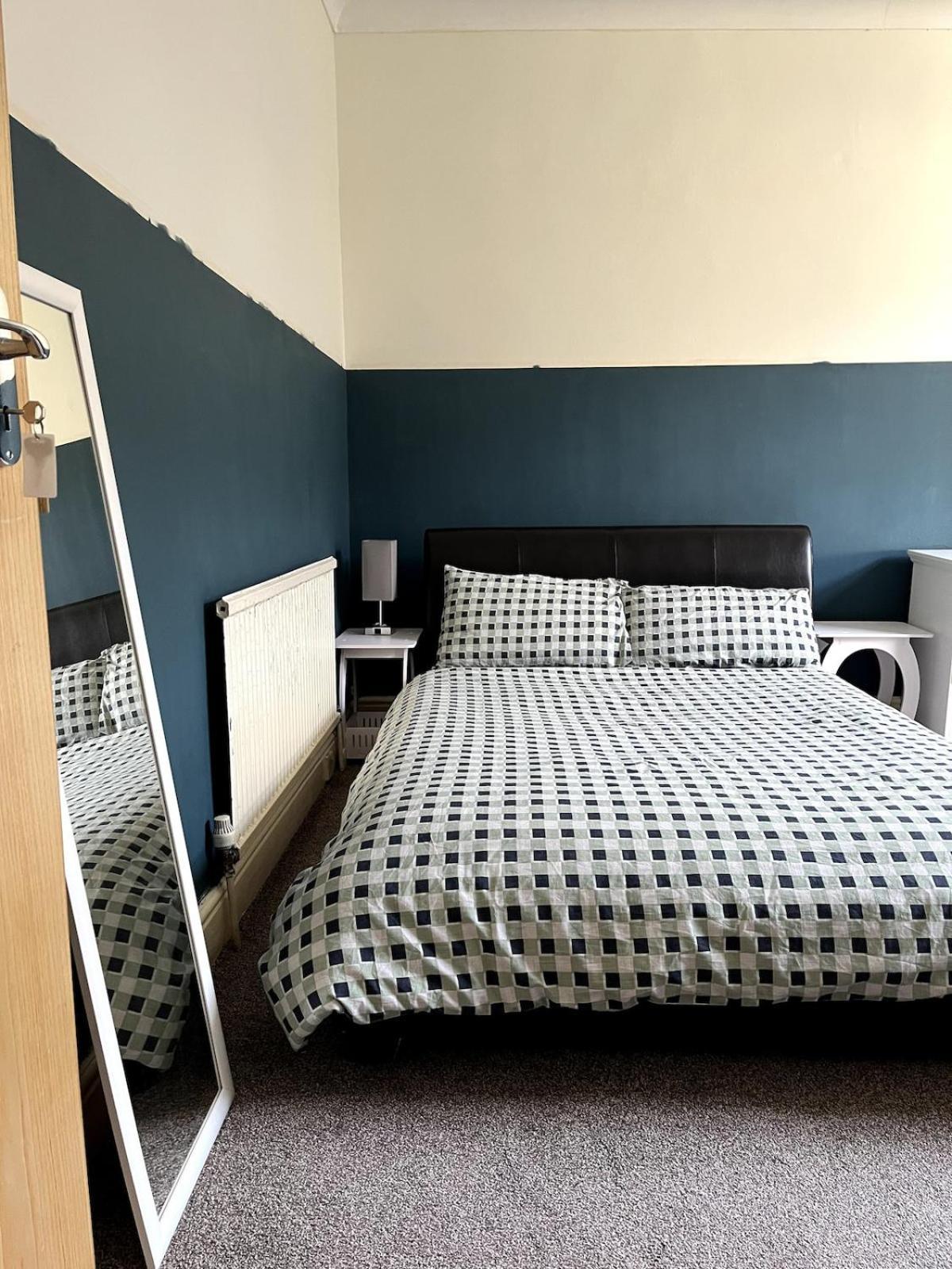 Double - Town & Nearby, 24h Bus, Airport-linked * Manchester