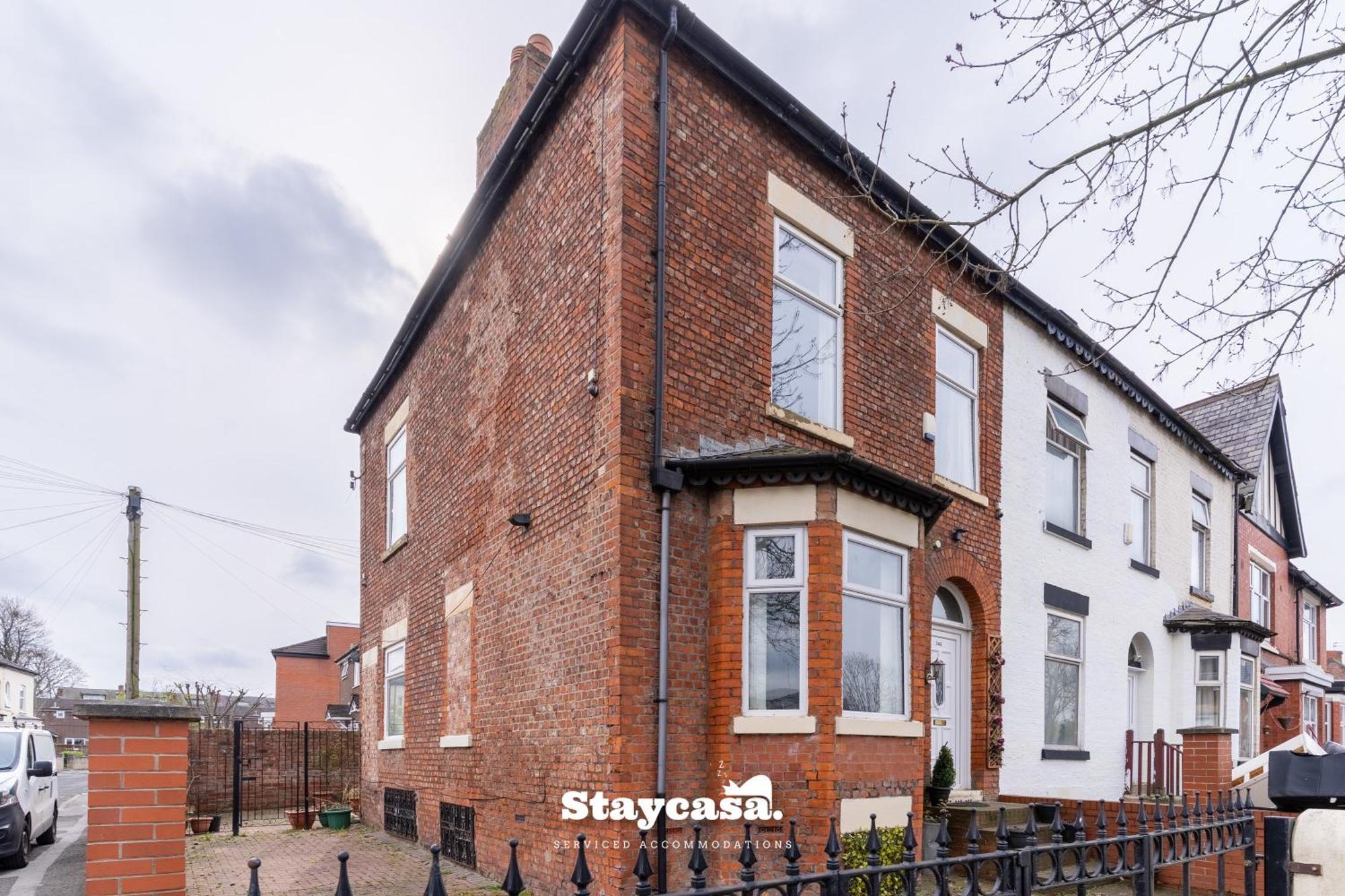Longsight Luxury 5br Free Parking Sleeps 12!