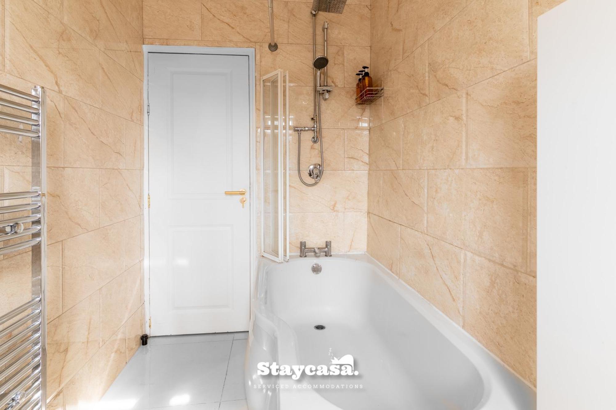 Holiday home Longsight Luxury 5br Free Parking Sleeps 12!