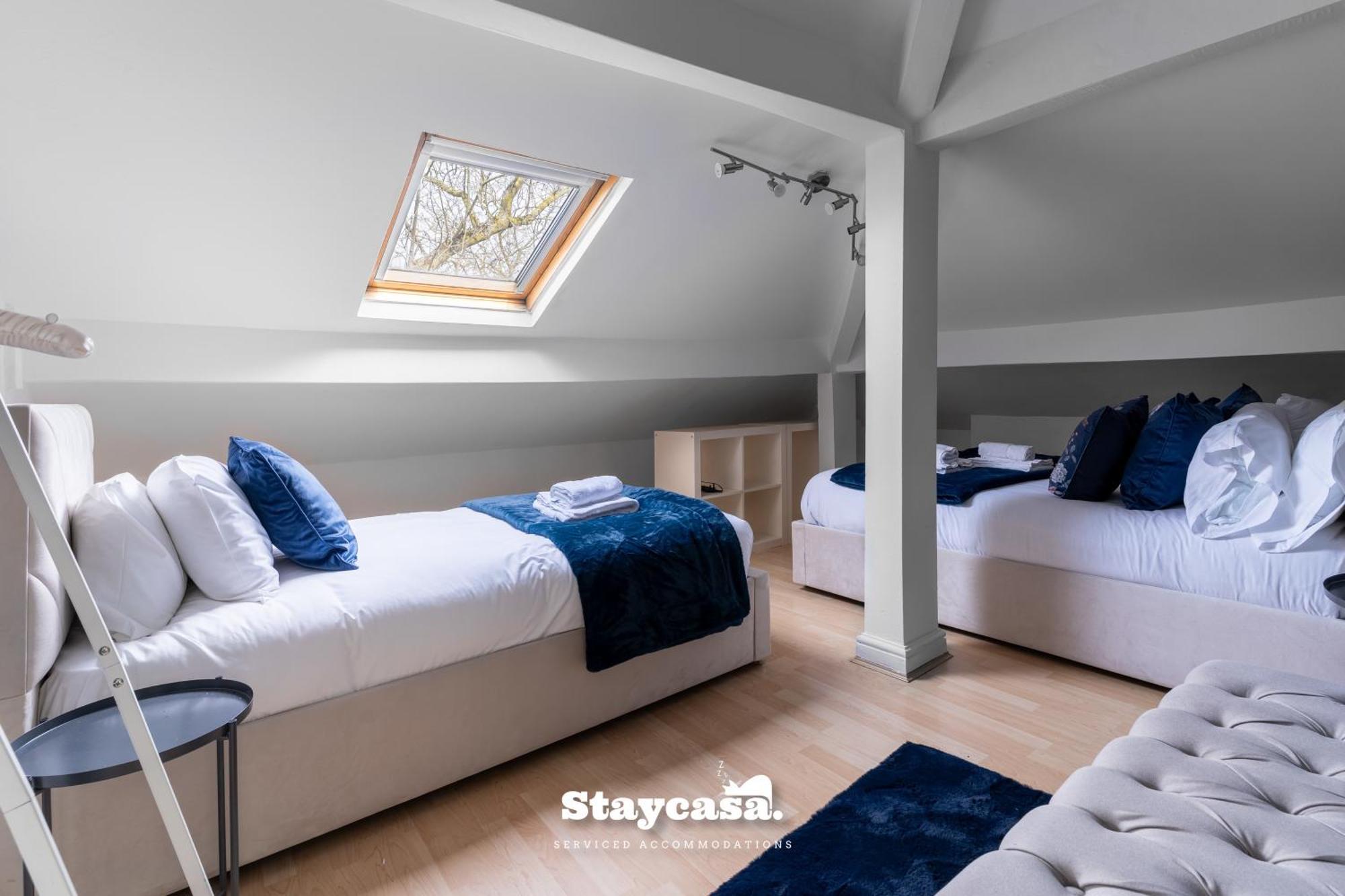 Longsight Luxury 5br Free Parking Sleeps 12!