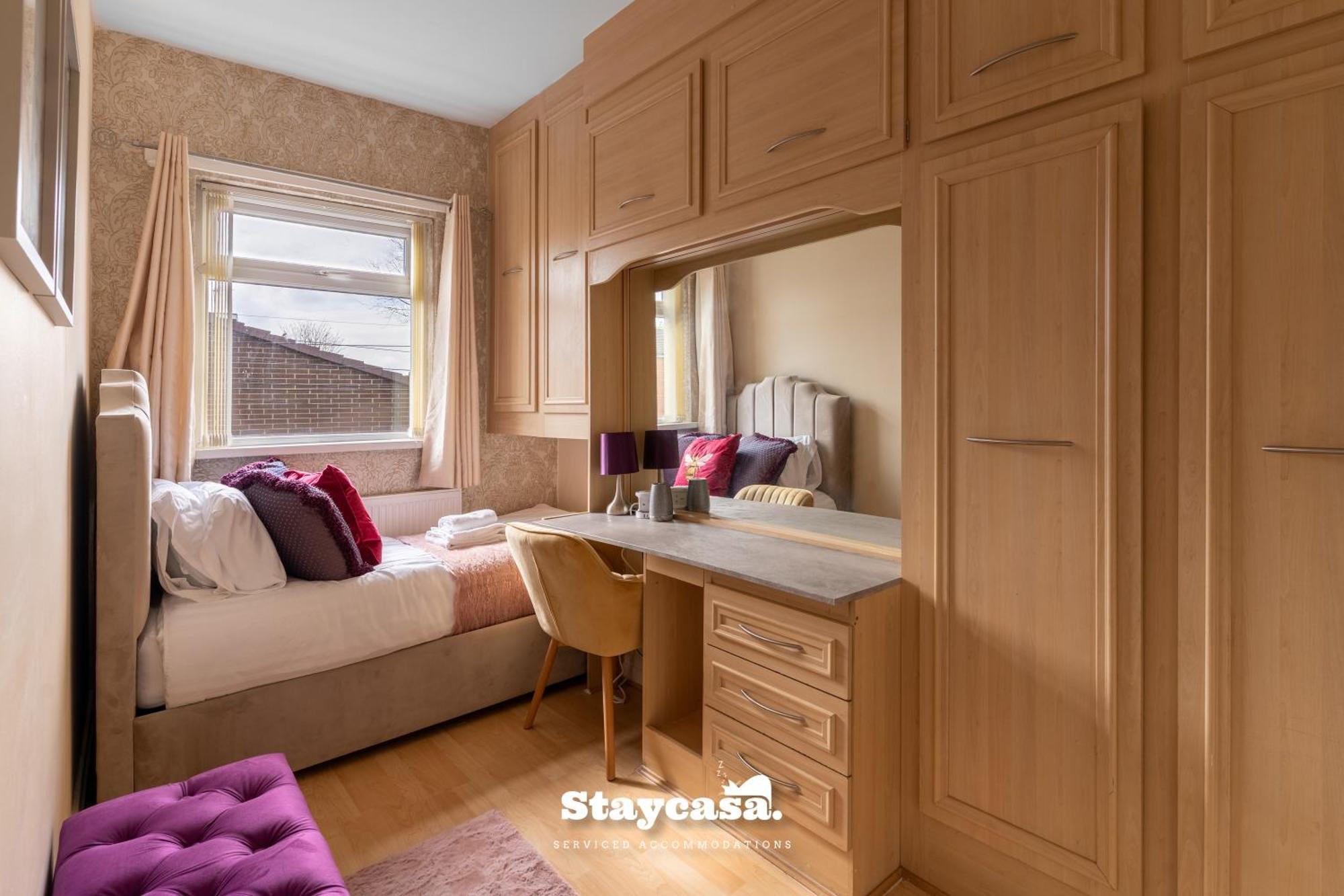 Longsight Luxury 5br Free Parking Sleeps 12! Holiday home Manchester
