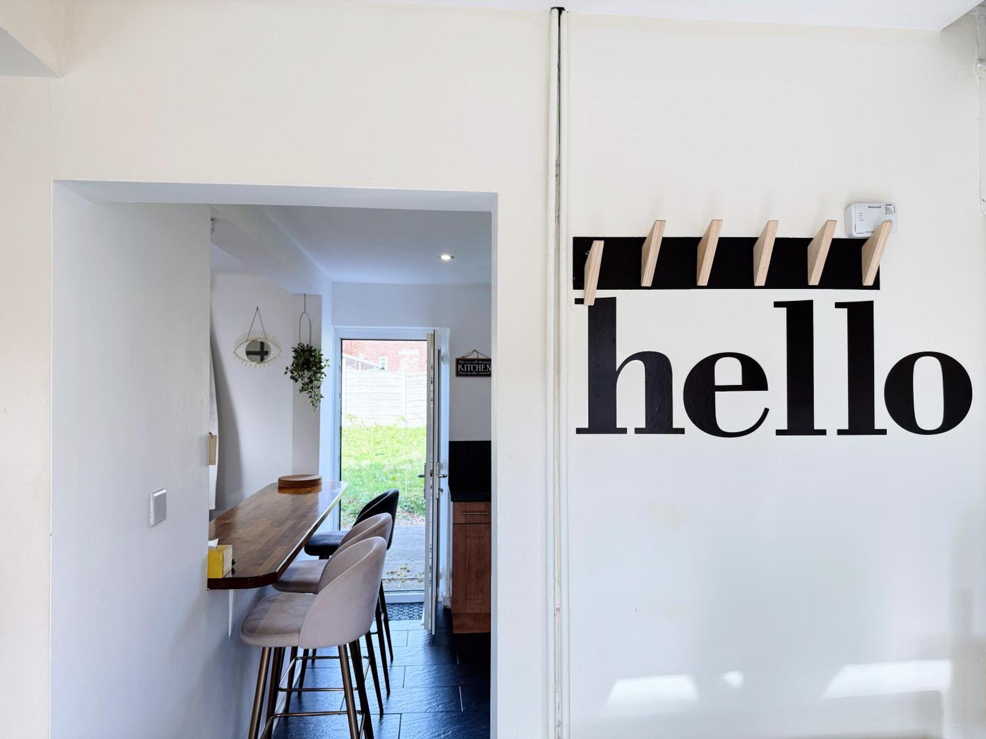 Bee - Byron House *