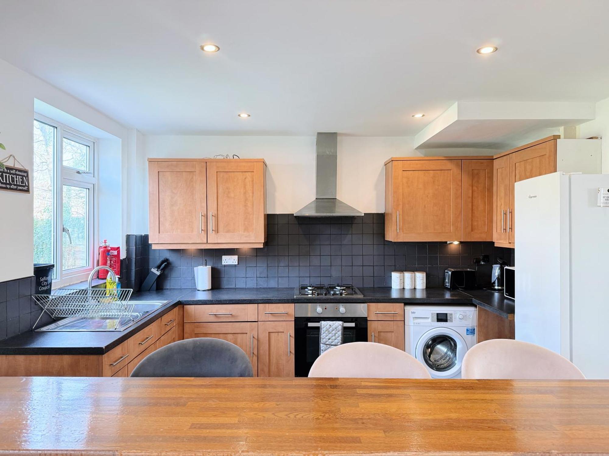 Bee - Byron House Holiday home *