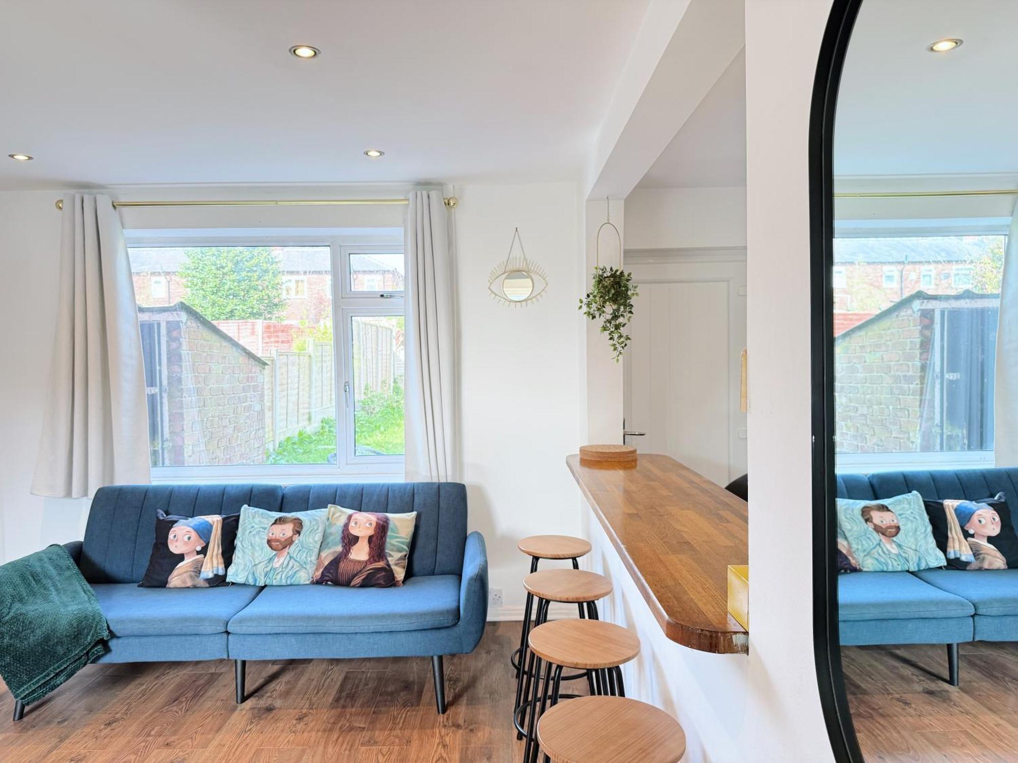 Bee - Byron House *