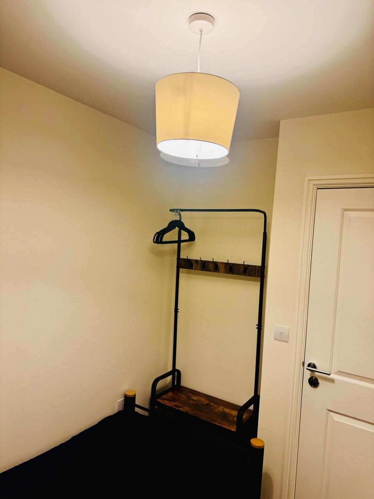Large 3 Bed House Near Etihad And Coop Live *