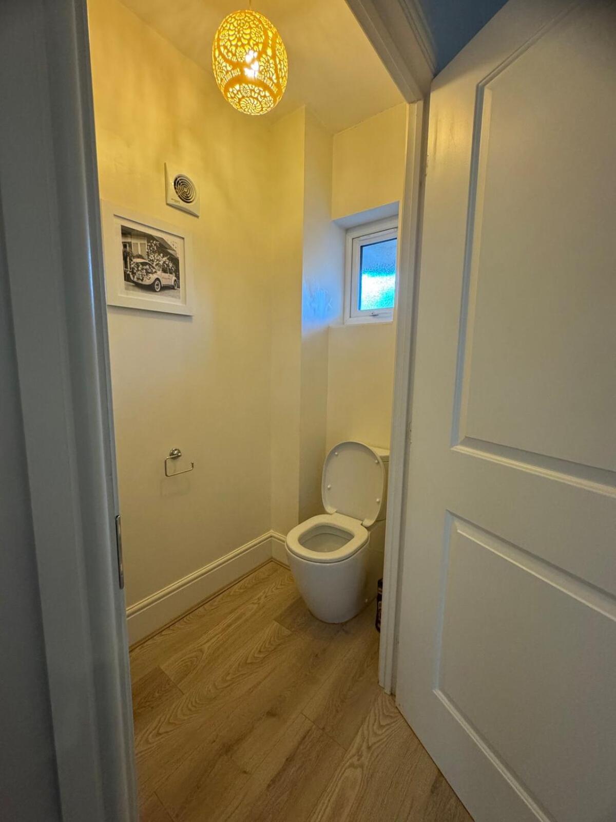 Apartment Large 3 Bed House Near Etihad And Coop Live
