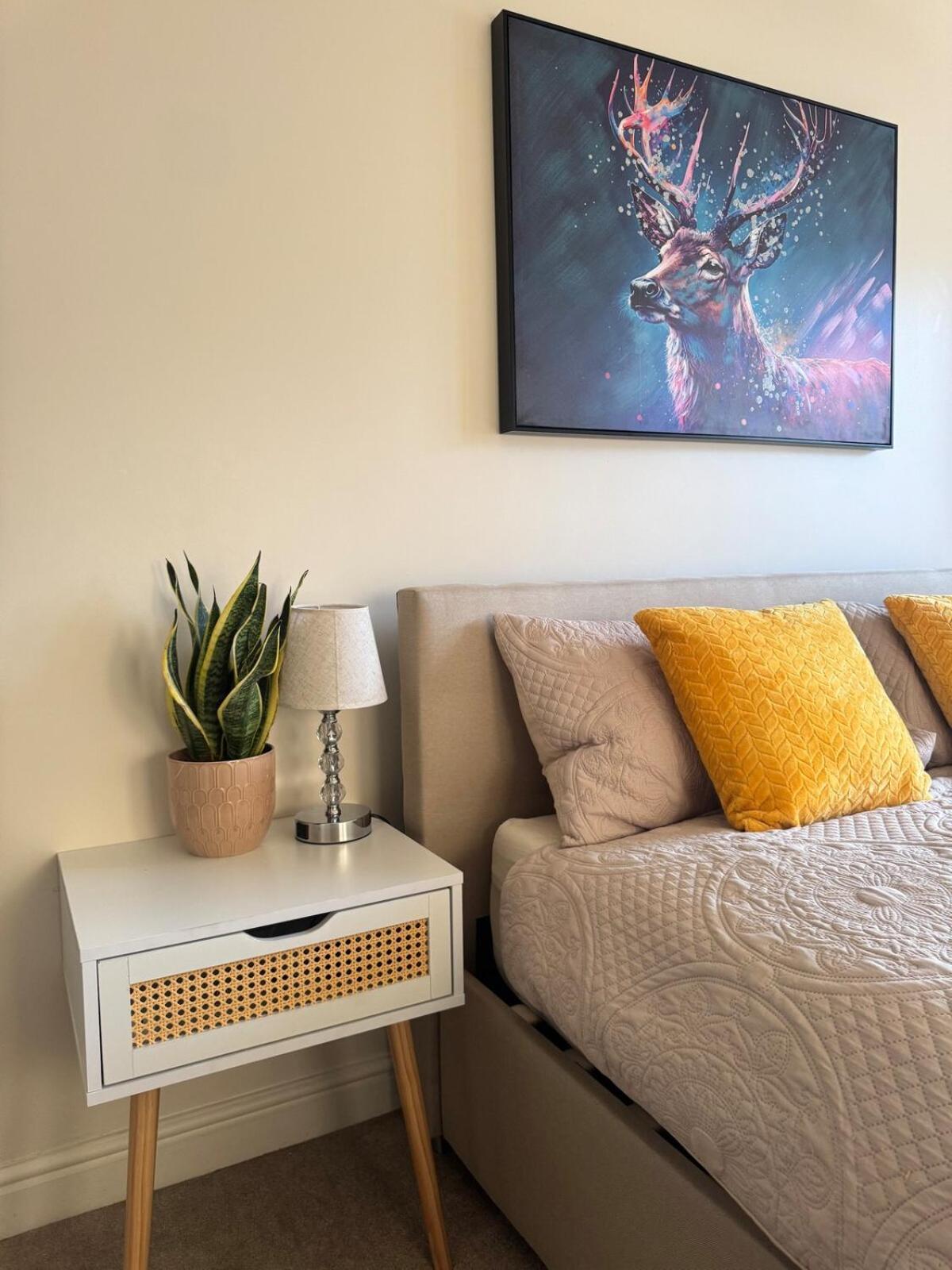 Large 3 Bed House Near Etihad And Coop Live Apartment