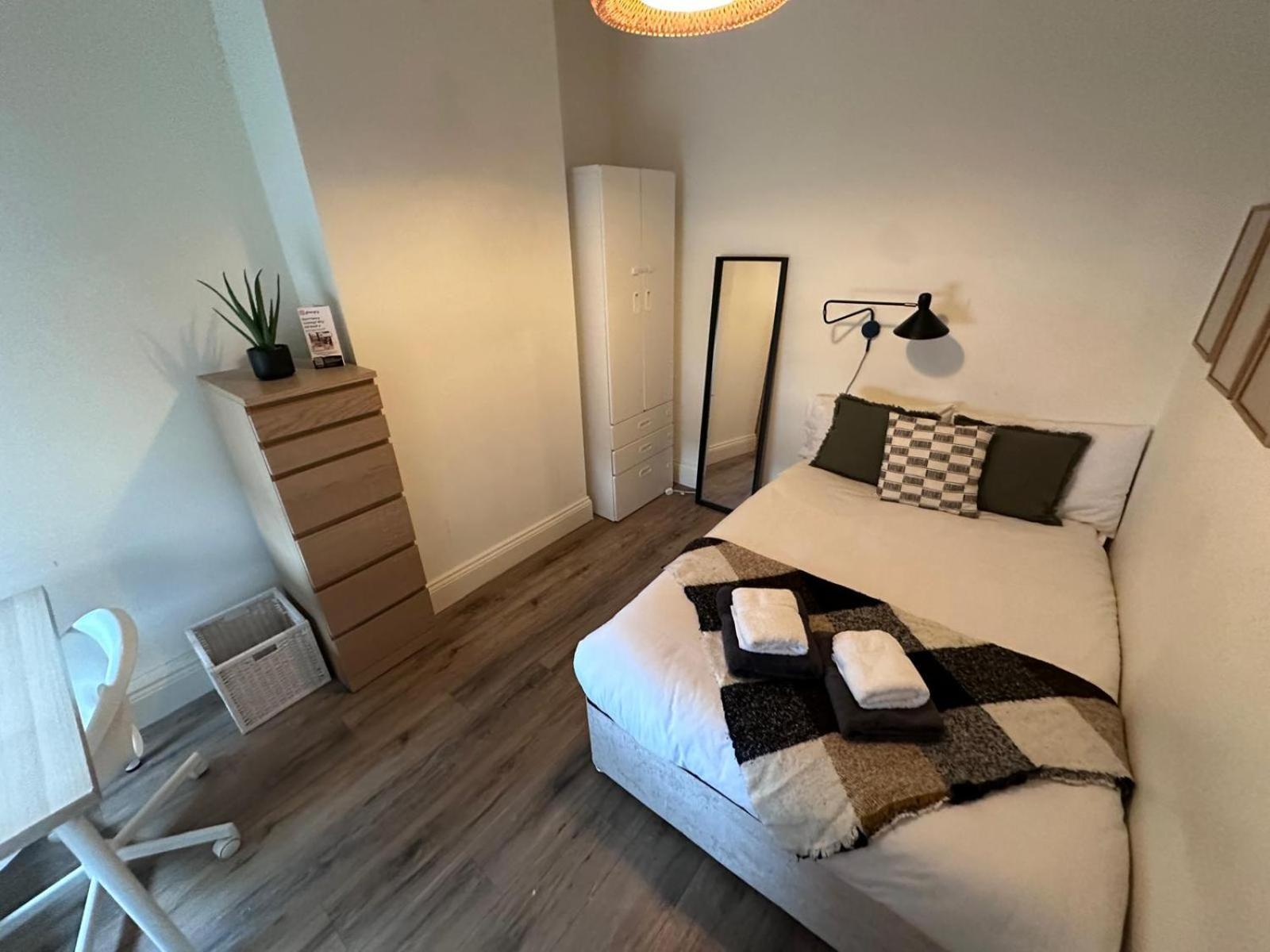 Littleton Co-Living - Private Room Self-Cater Holiday home *