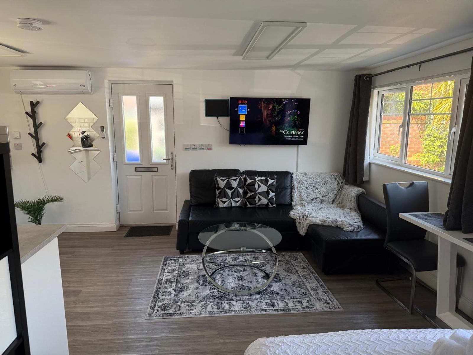 Studio - Stereo Shower Freeparking 5Min To Metro Apartment
