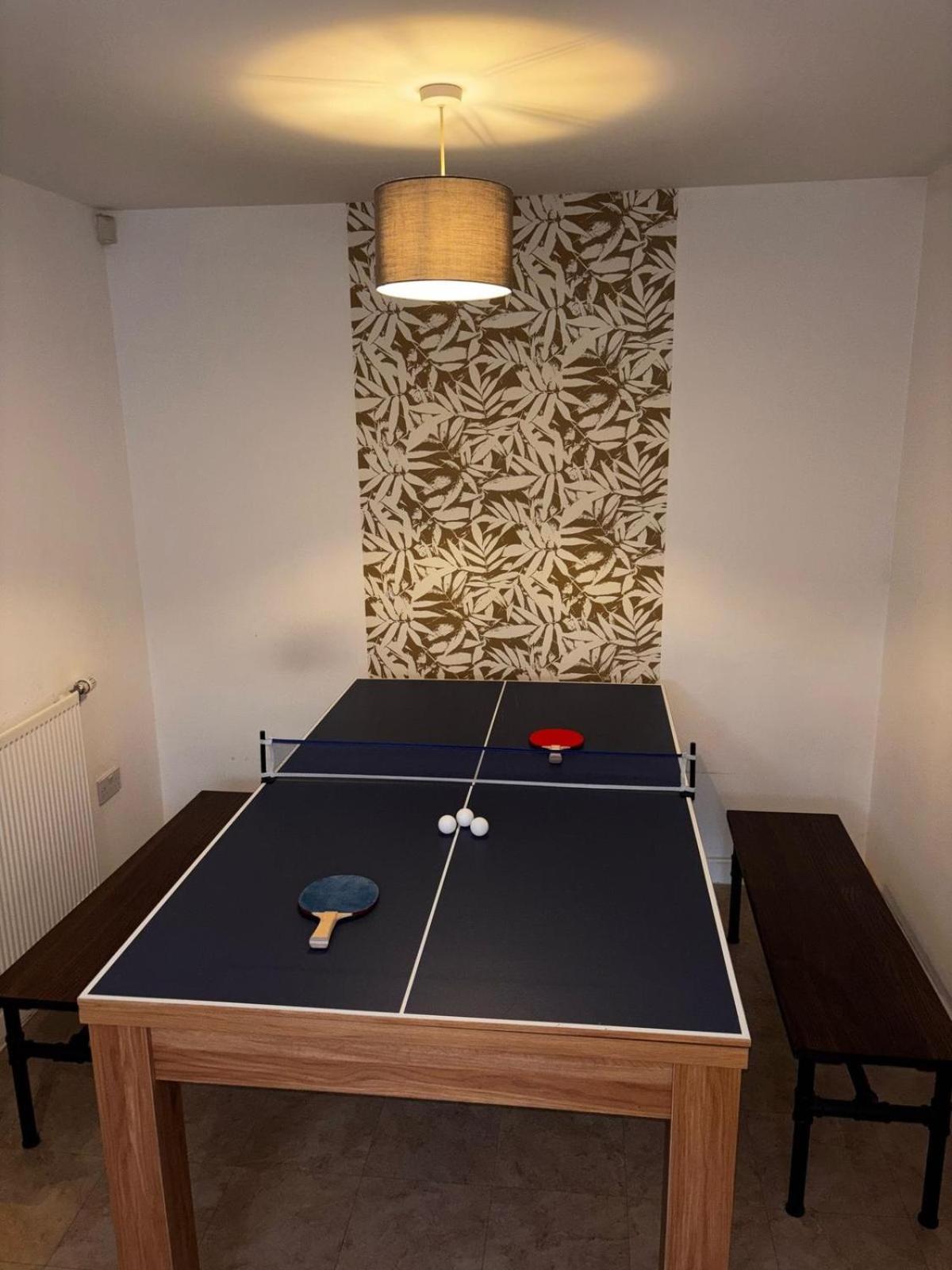 Sleek And Stylish 3 Bed In - Parking *