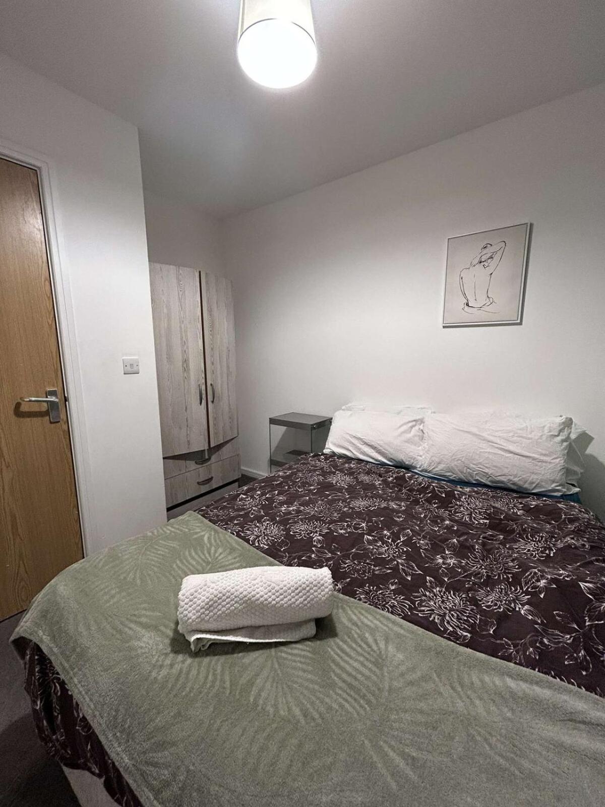 Cozy 2 Bed With Balcony Etihad Views, Steps From Coop Live * Manchester