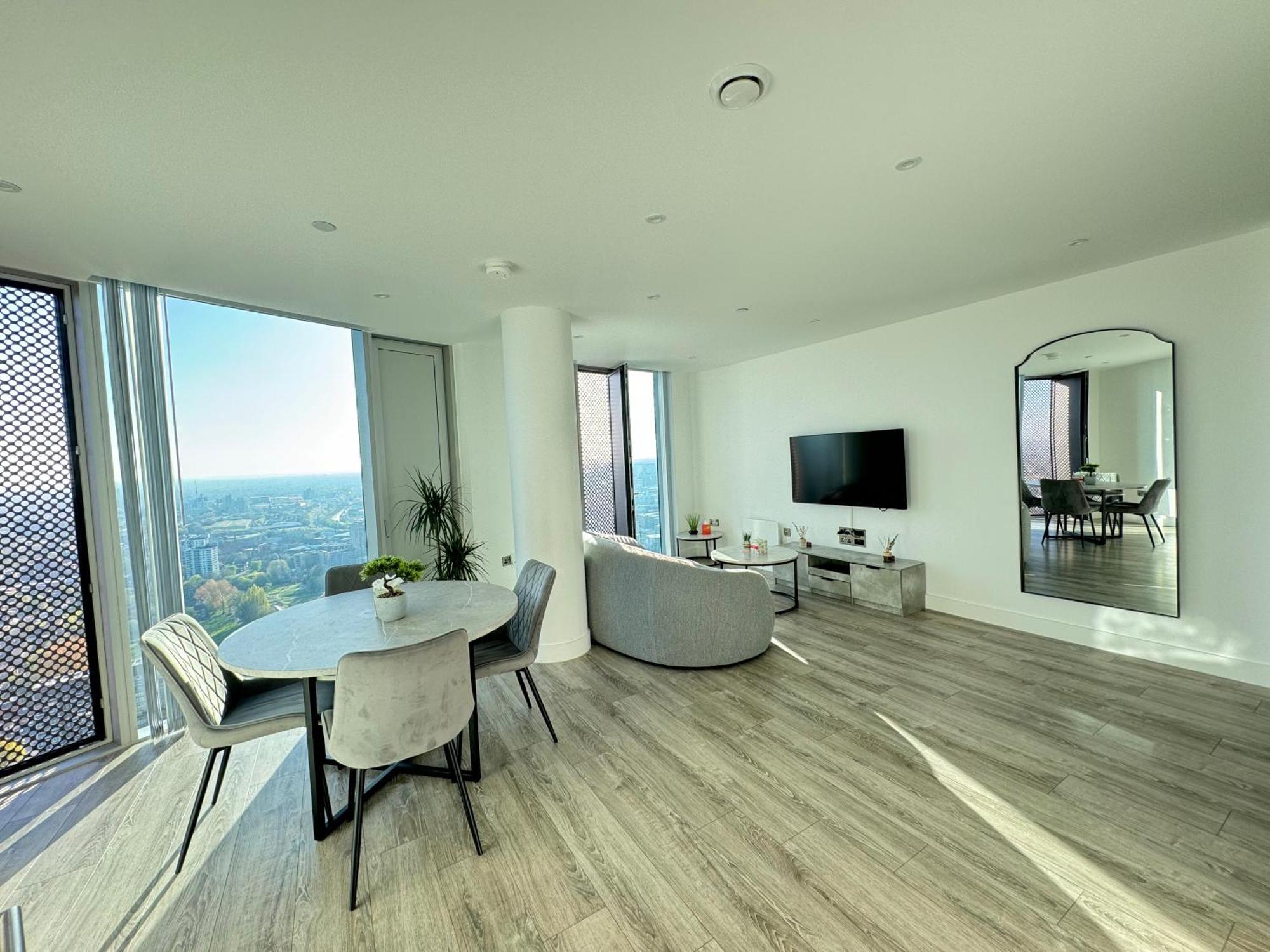 Apartment 3 Bedroom Penthouse In The City Centre Deansgate New Build High Floor *