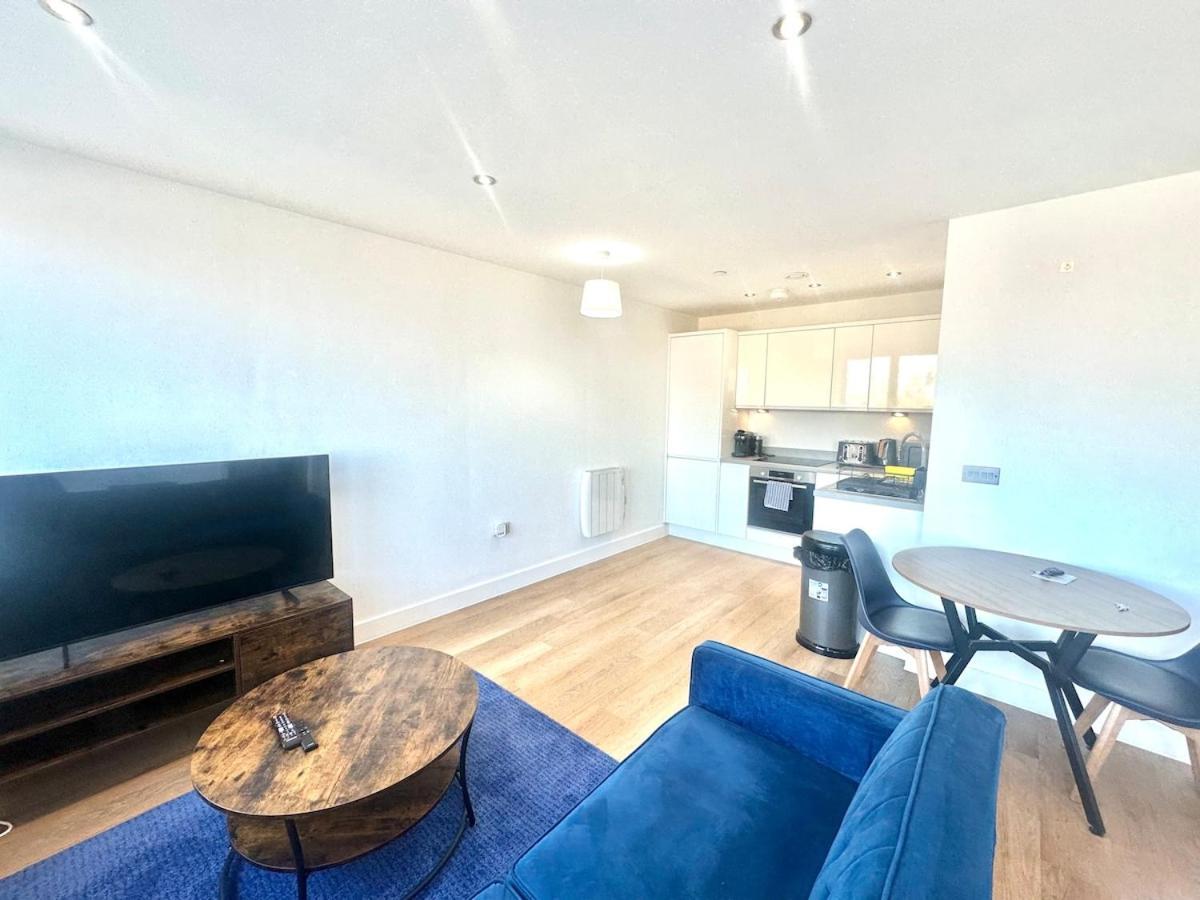 Apartment Modern By Avalora Short Lets & Serviced Old Trafford With Free Parking, Mcr Stadium - Ua92 *