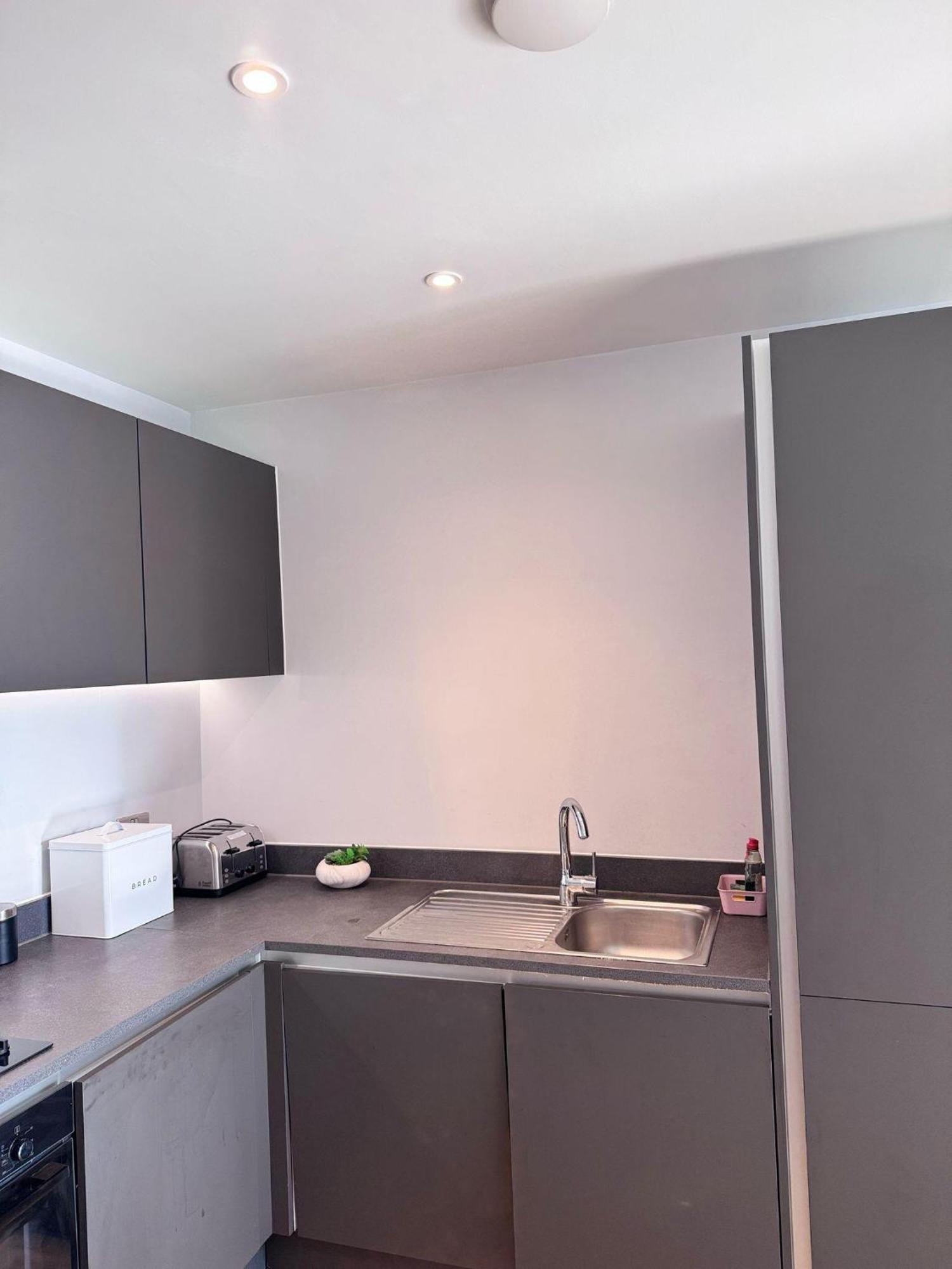 Apartment Centre - 2-bed High Rise - Sleeps 4 Manchester