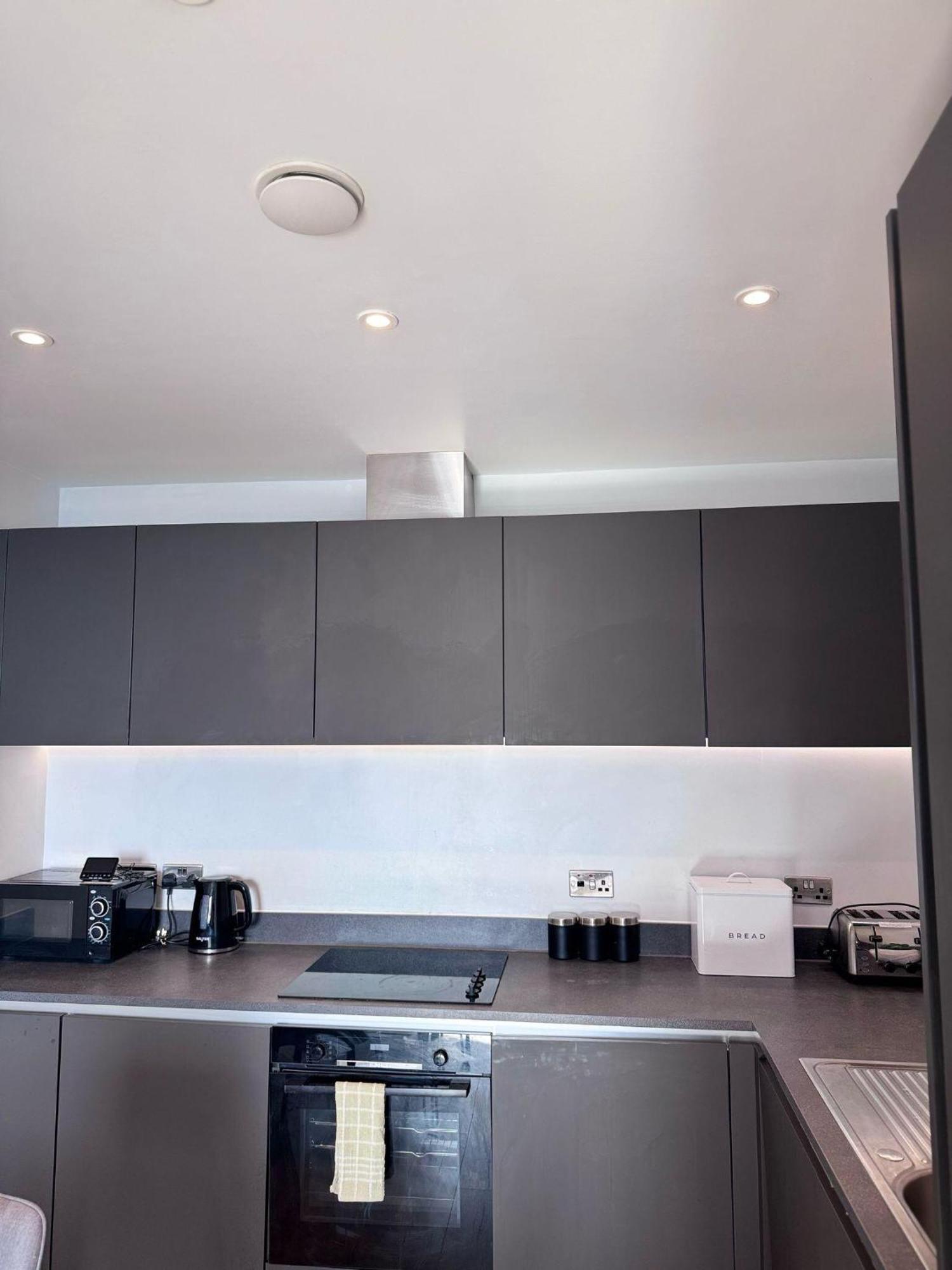 Centre - 2-bed High Rise - Sleeps 4 Apartment