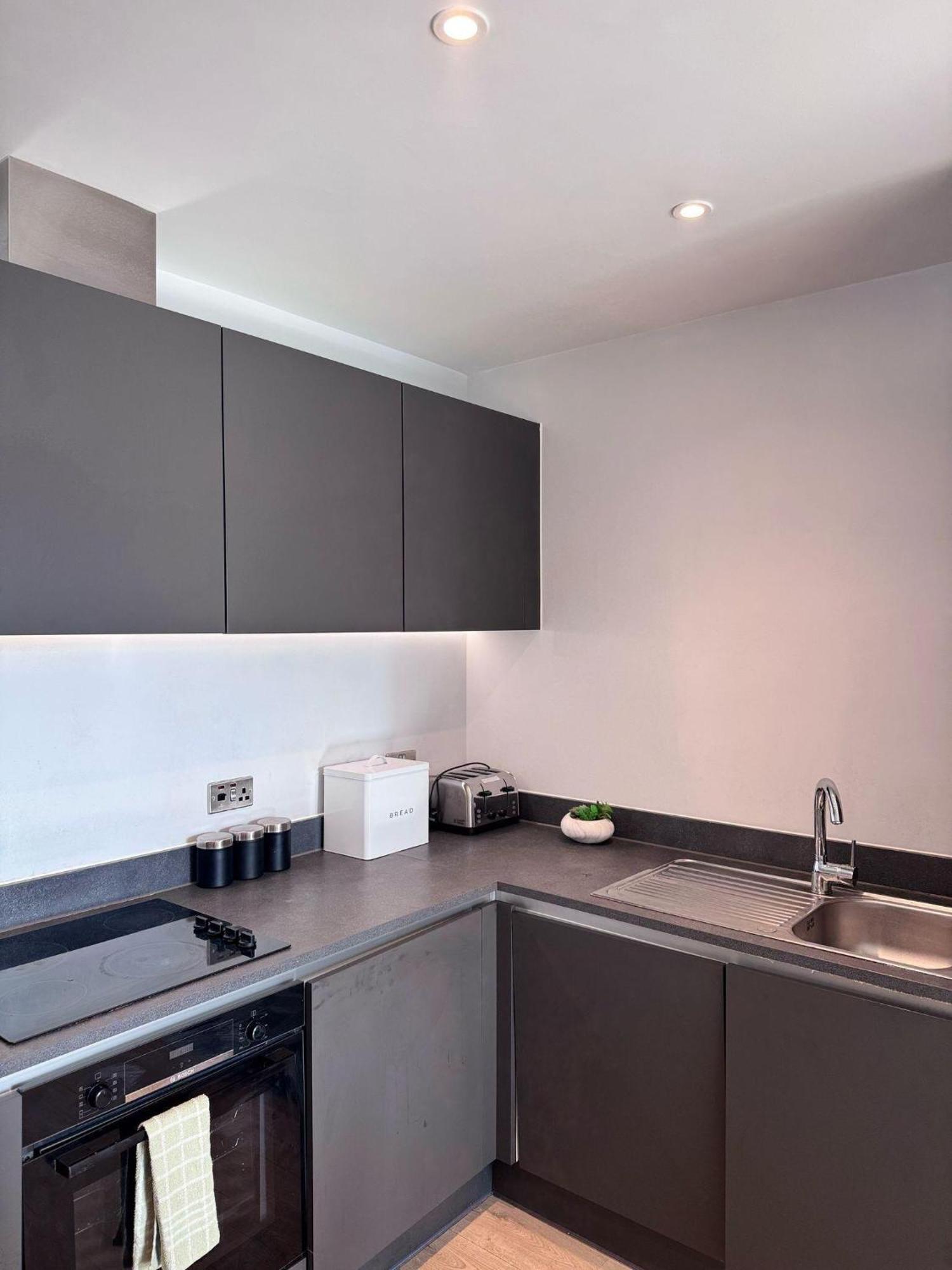 Apartment Centre - 2-bed High Rise - Sleeps 4 Manchester