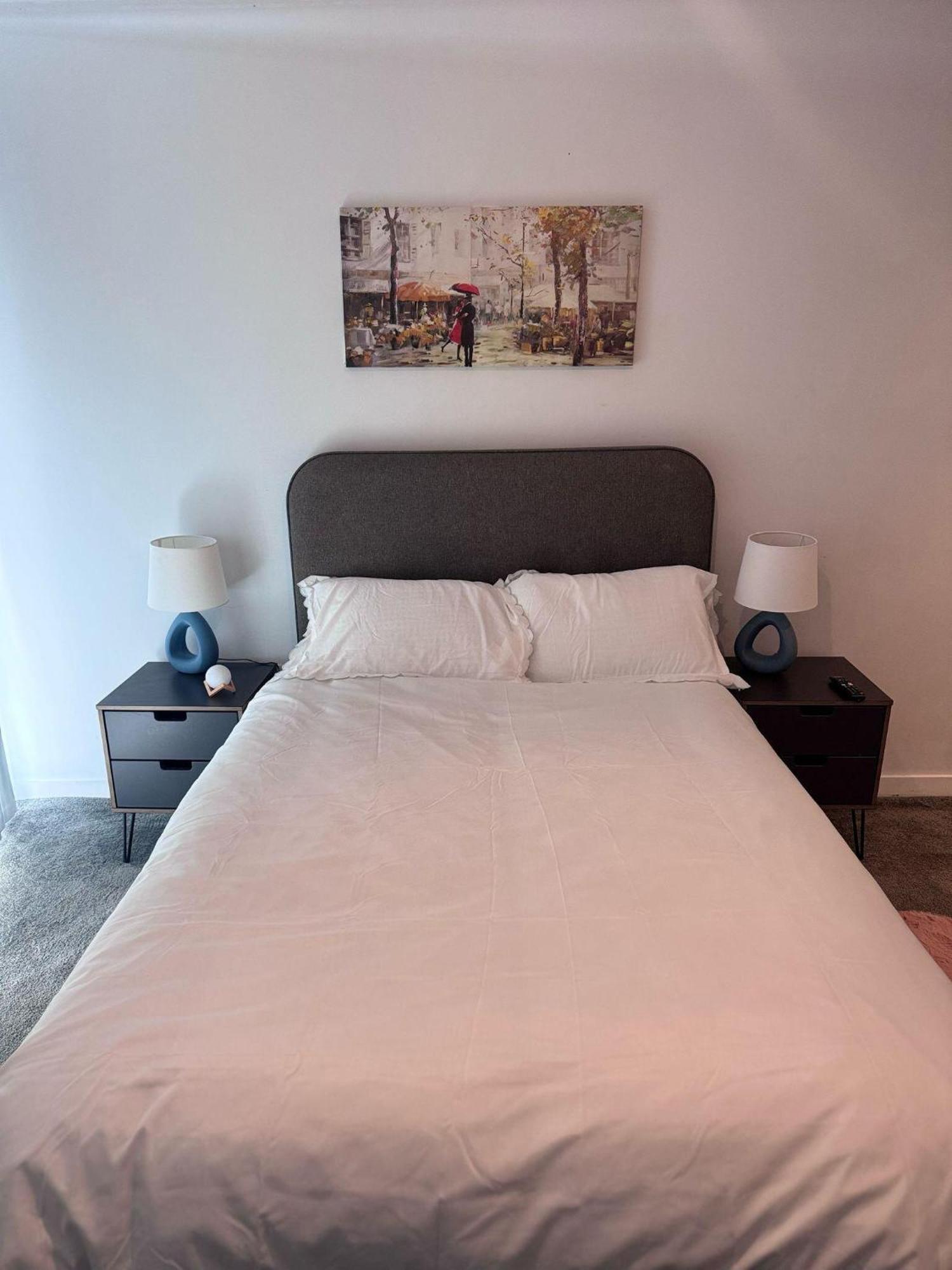 Centre - 2-bed High Rise - Sleeps 4 Apartment