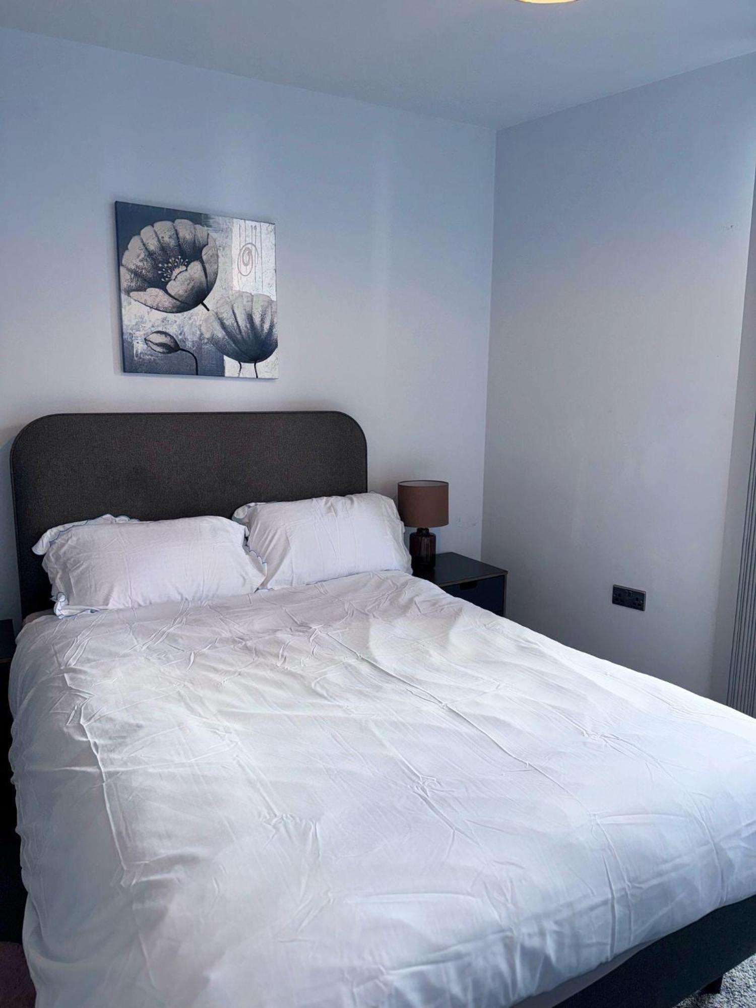 Centre - 2-bed High Rise - Sleeps 4 * Manchester