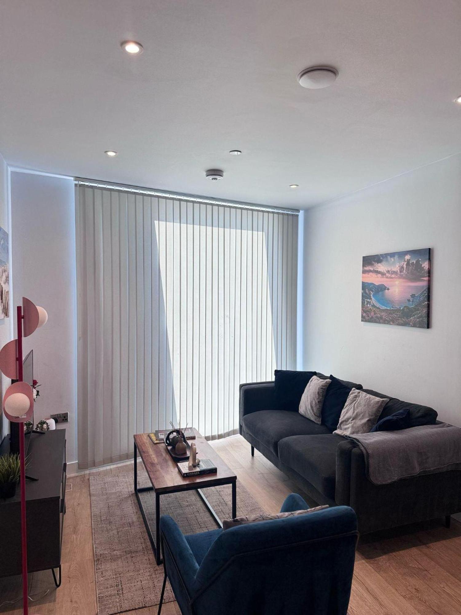 Centre - 2-bed High Rise - Sleeps 4 Apartment