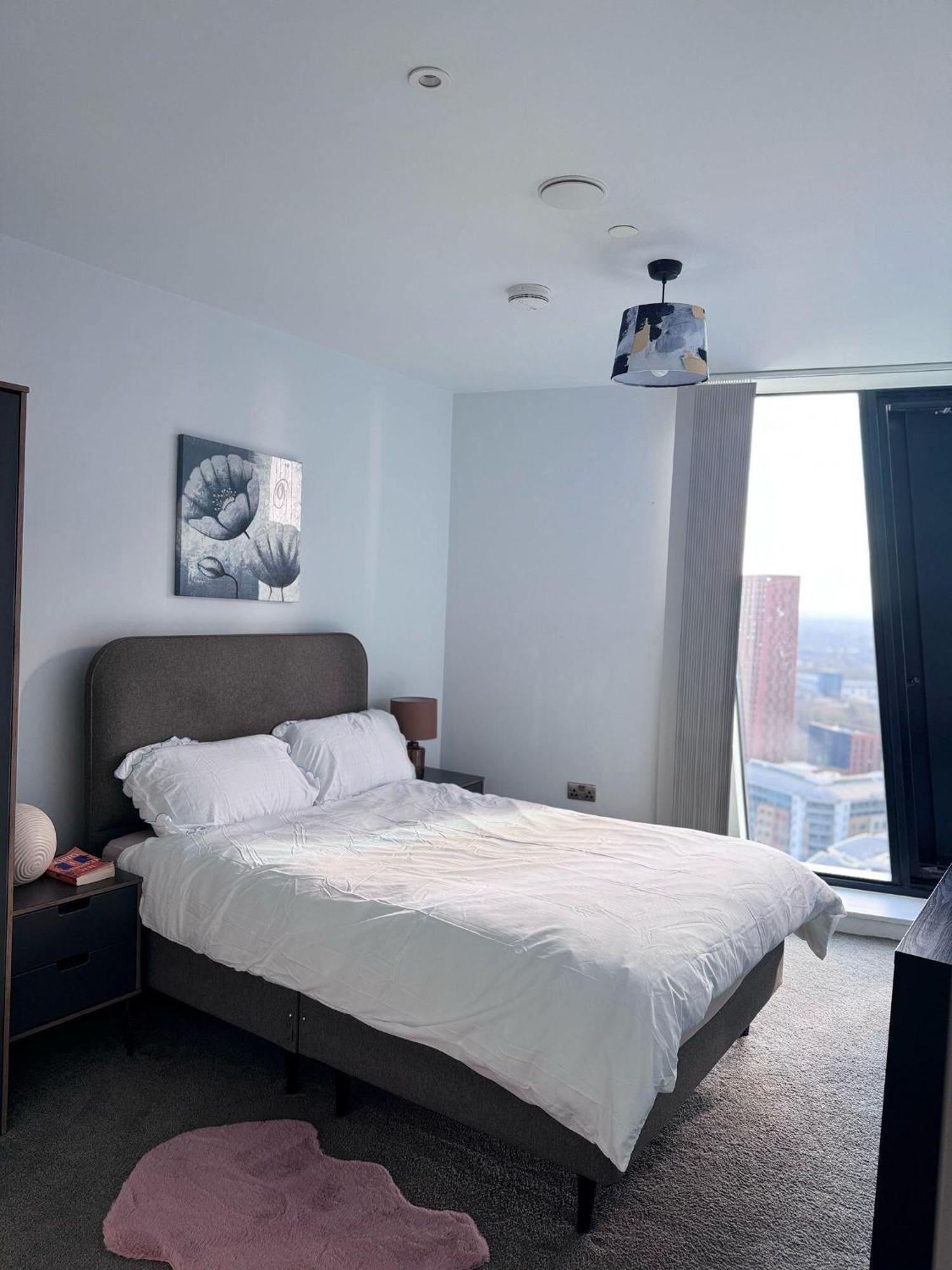 Centre - 2-bed High Rise - Sleeps 4 * Manchester