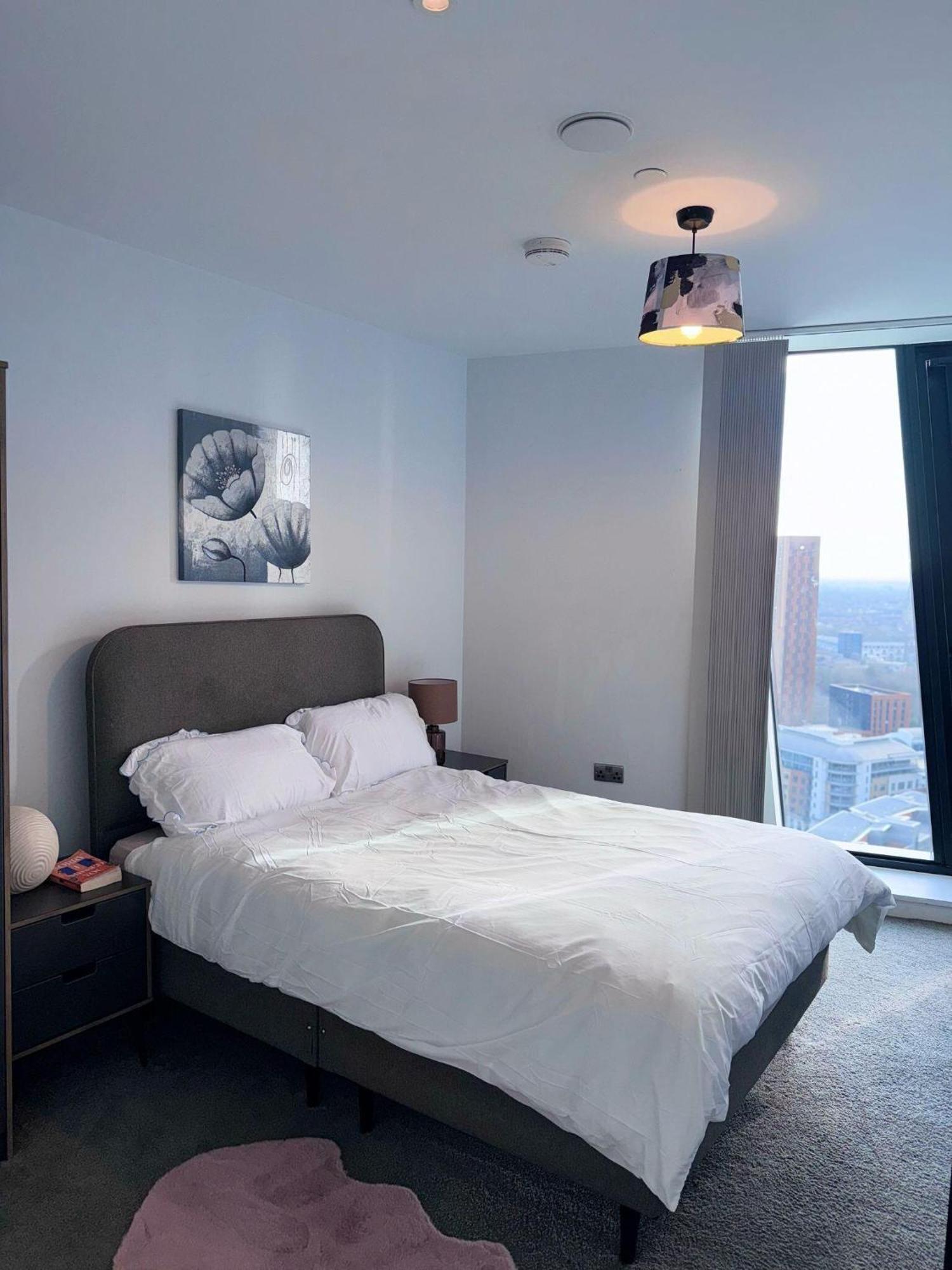 Centre - 2-bed High Rise - Sleeps 4