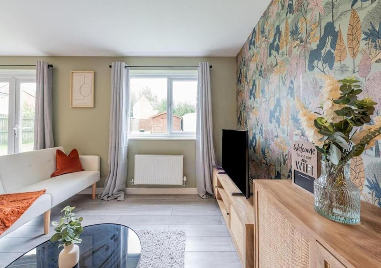 4 Beds, Sleeps 7, Driveway, Comfy Beds *