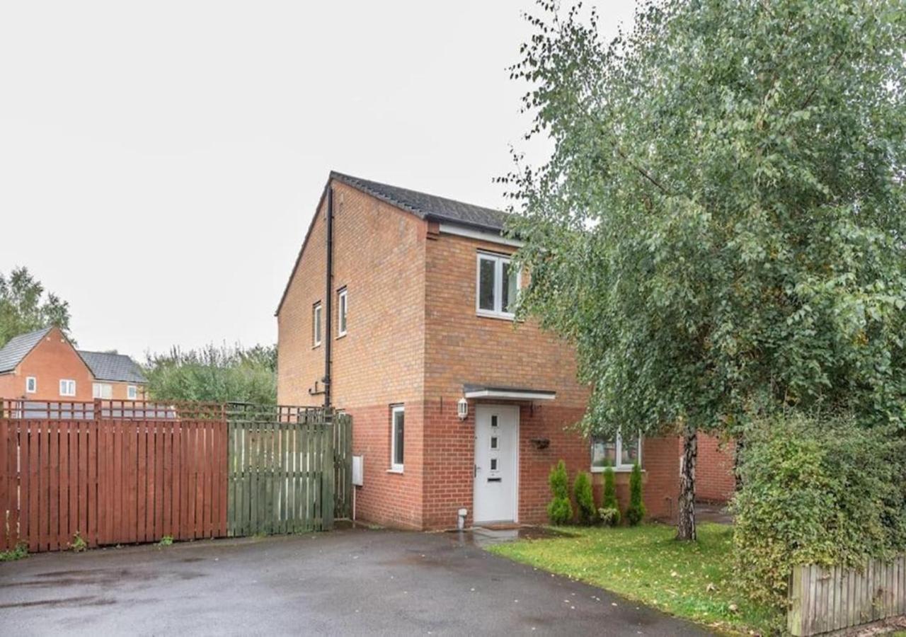 4 Beds, Sleeps 7, Driveway, Comfy Beds