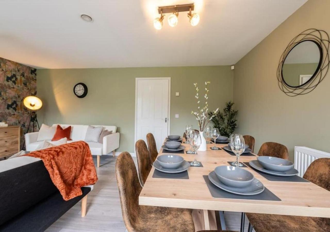 4 Beds, Sleeps 7, Driveway, Comfy Beds *