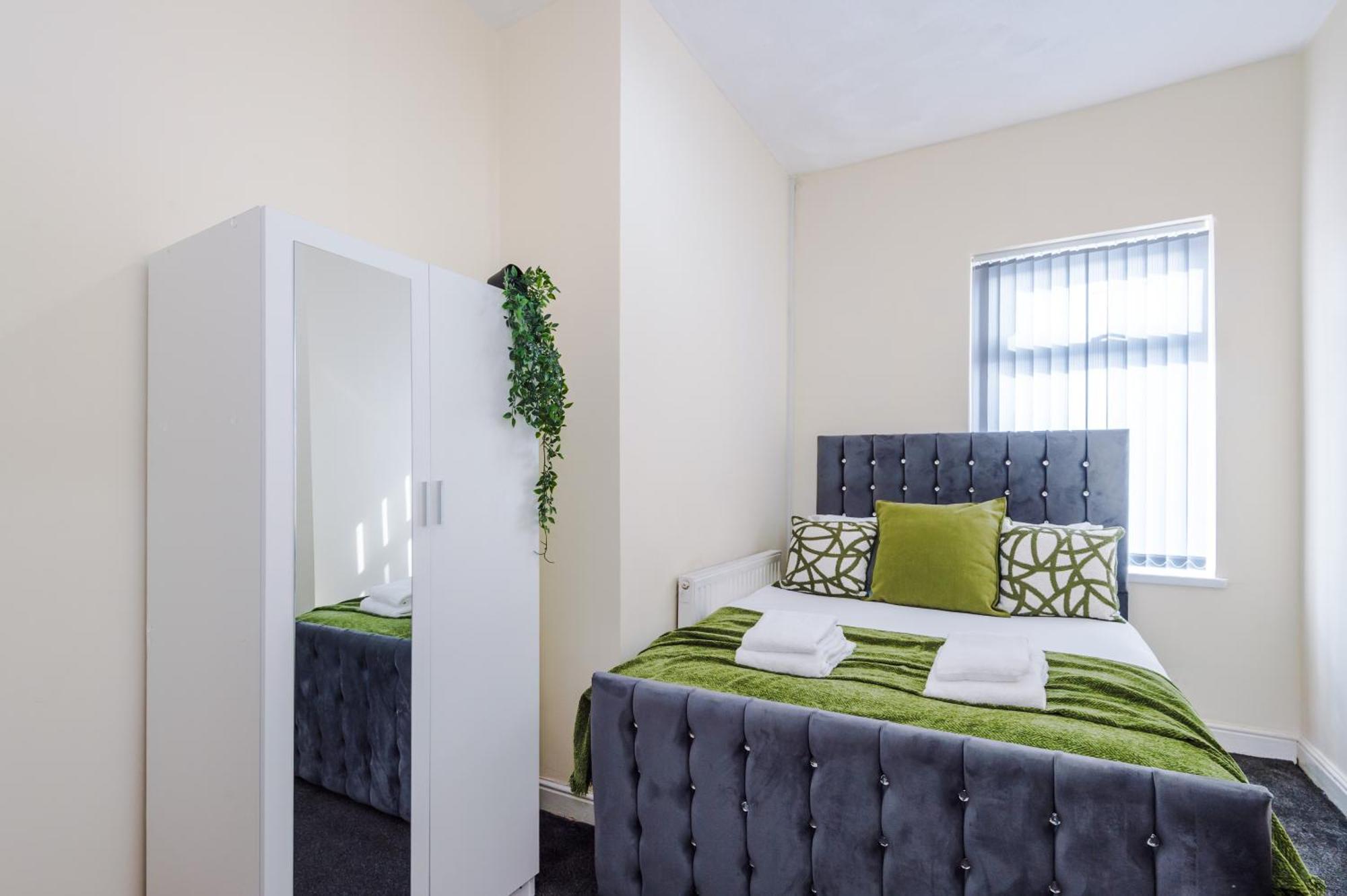 Cosy & Stylish 3-bedroom Near Etihad Stadium & Coop Live Arena, Perfect For 8 Guests Holiday home
