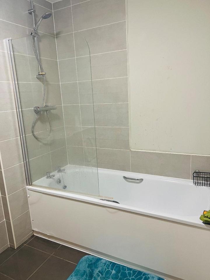 Cozy With Private Bathroom Close To Centre In Shared