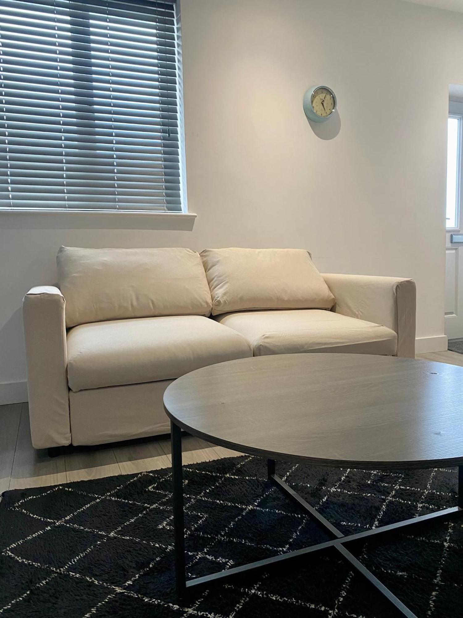 4 Apartment *