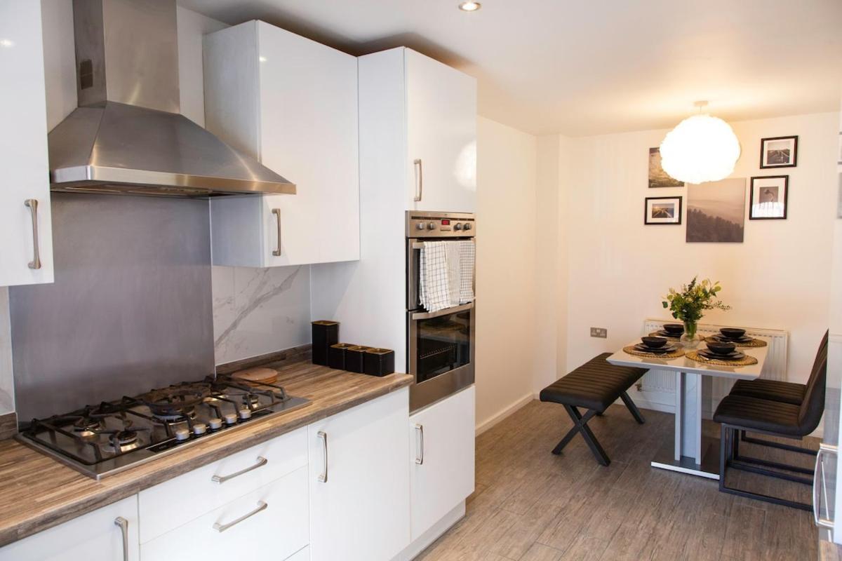 Bright & Luxurious With Garden Apartment