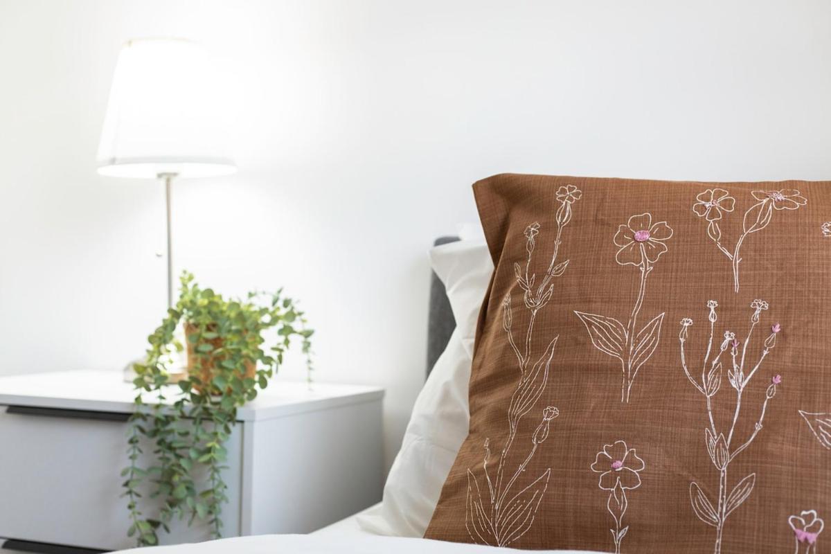 Bright & Luxurious With Garden Apartment Manchester