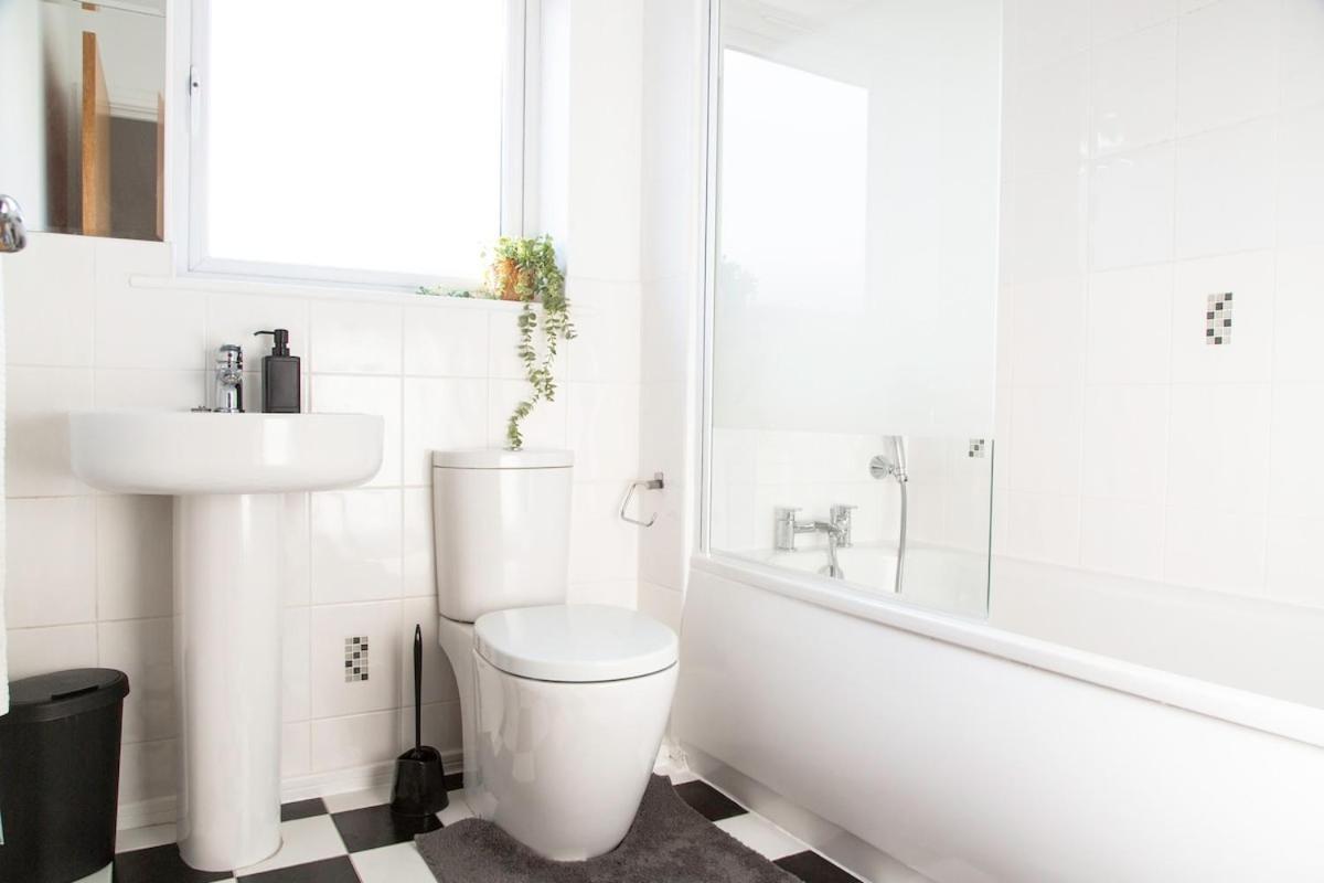 Bright & Luxurious With Garden * Manchester