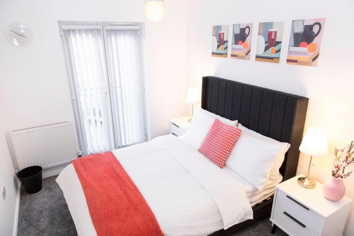 Bright & Luxurious With Garden Manchester
