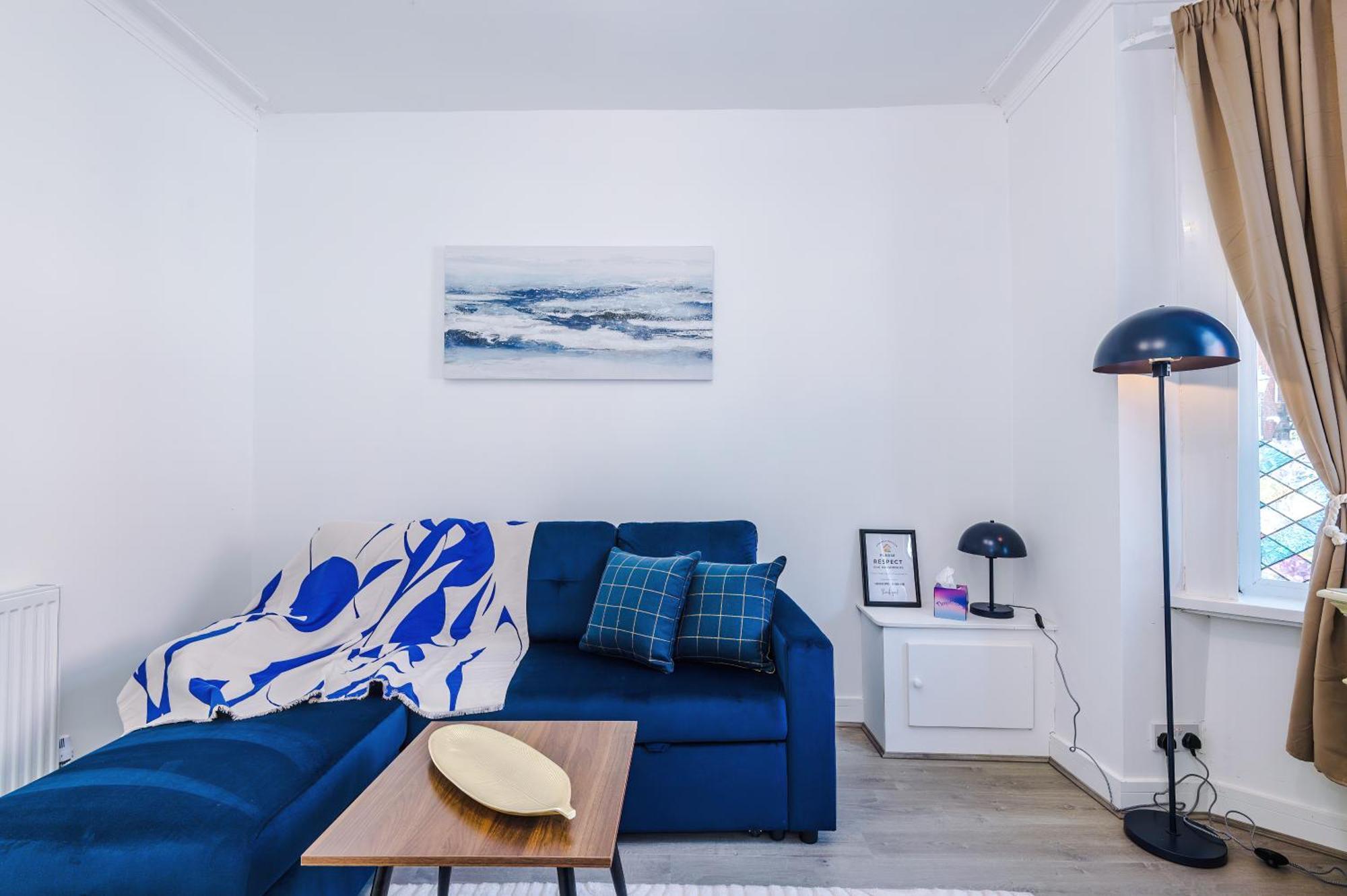 Game Room, Free Parking, Spacious 4 Bedroom In Salford Apartment Manchester