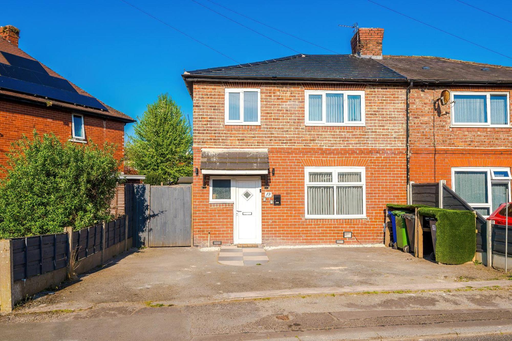 Apartment Stunning 3 Bedroom In Stretford, Game Room, Summer House, Smart Tv, Driveway *